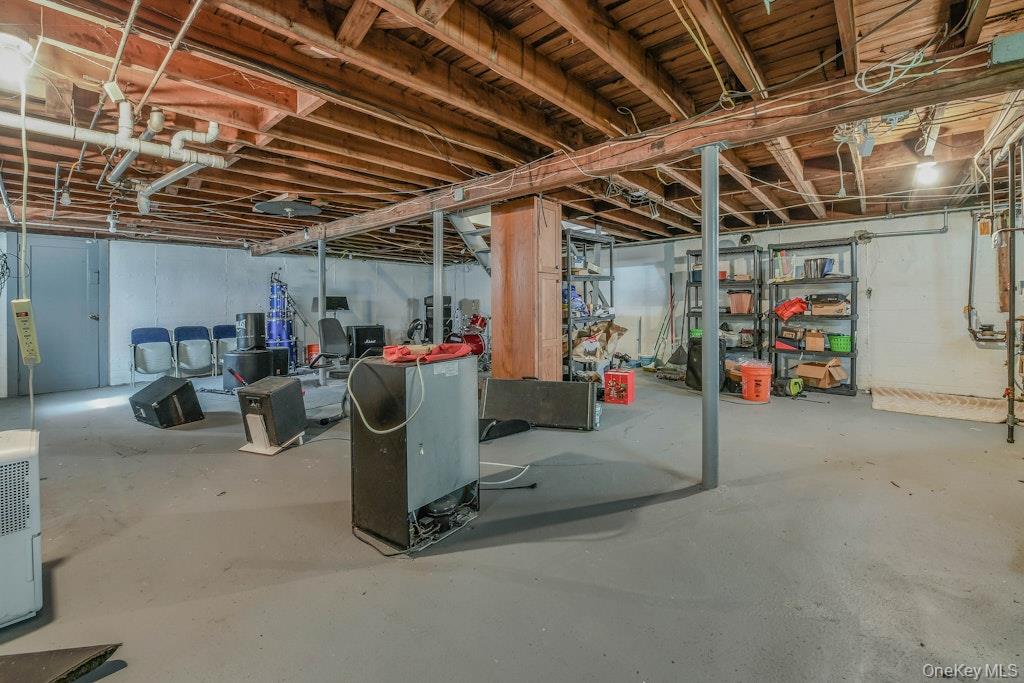 170 Wickfield Lane, North Babylon, NY 11703