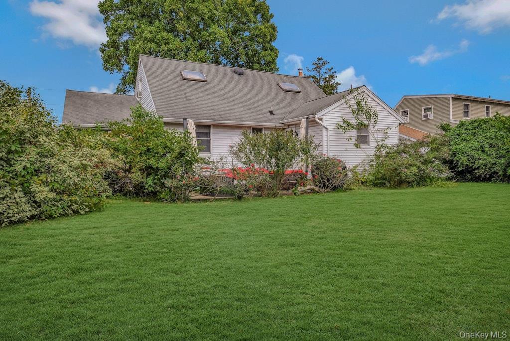 170 Wickfield Lane, North Babylon, NY 11703