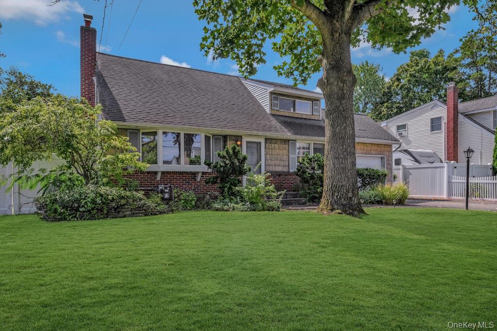 170 Wickfield Lane, North Babylon, NY 11703