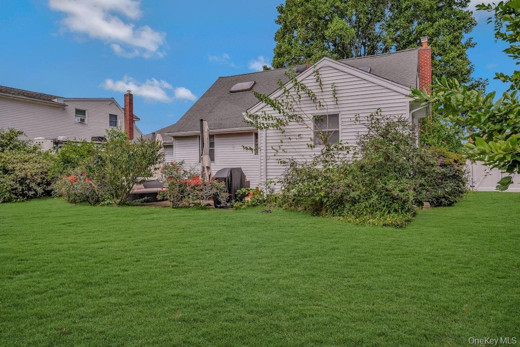 170 Wickfield Lane, North Babylon, NY 11703