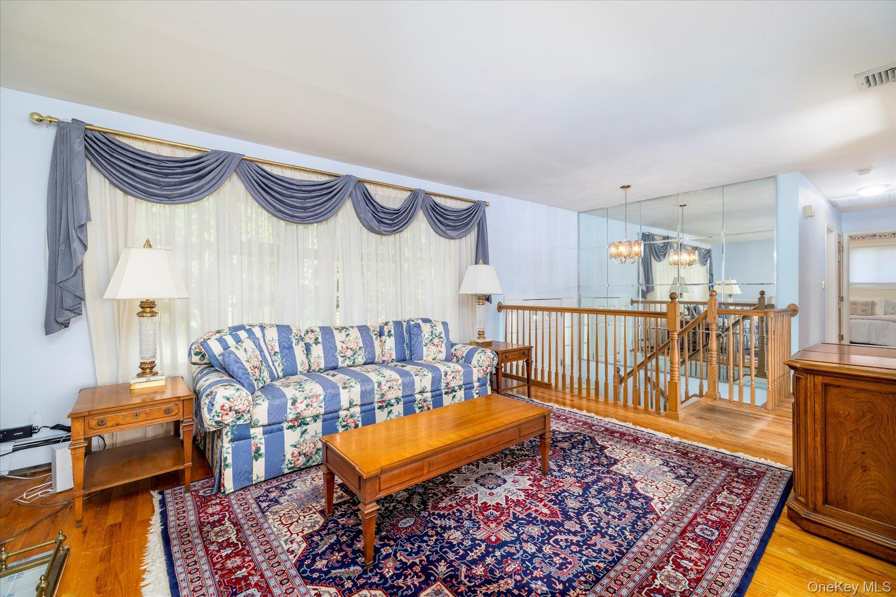 33 Starks Place, Lynbrook, NY 11563