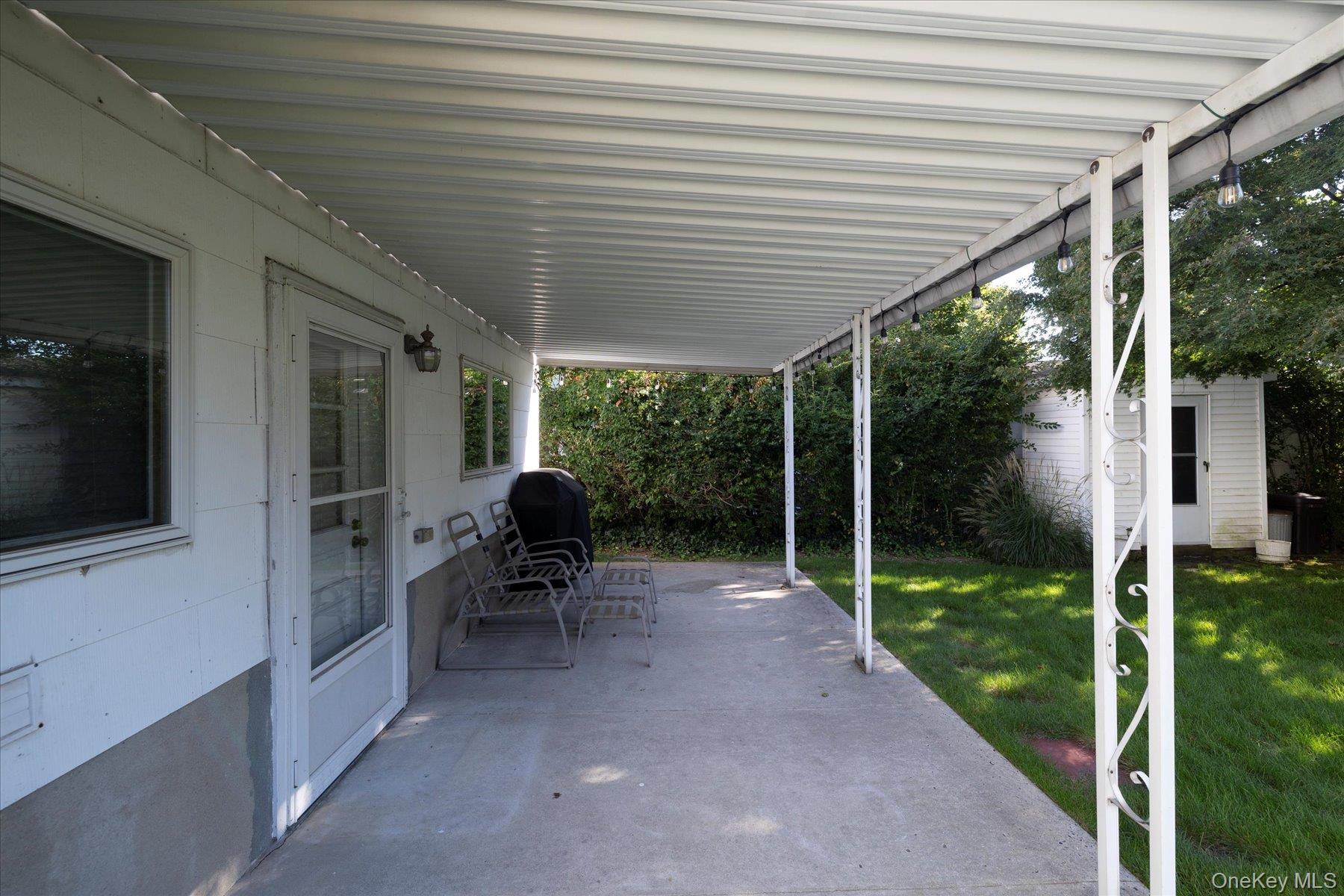 33 Starks Place, Lynbrook, NY 11563