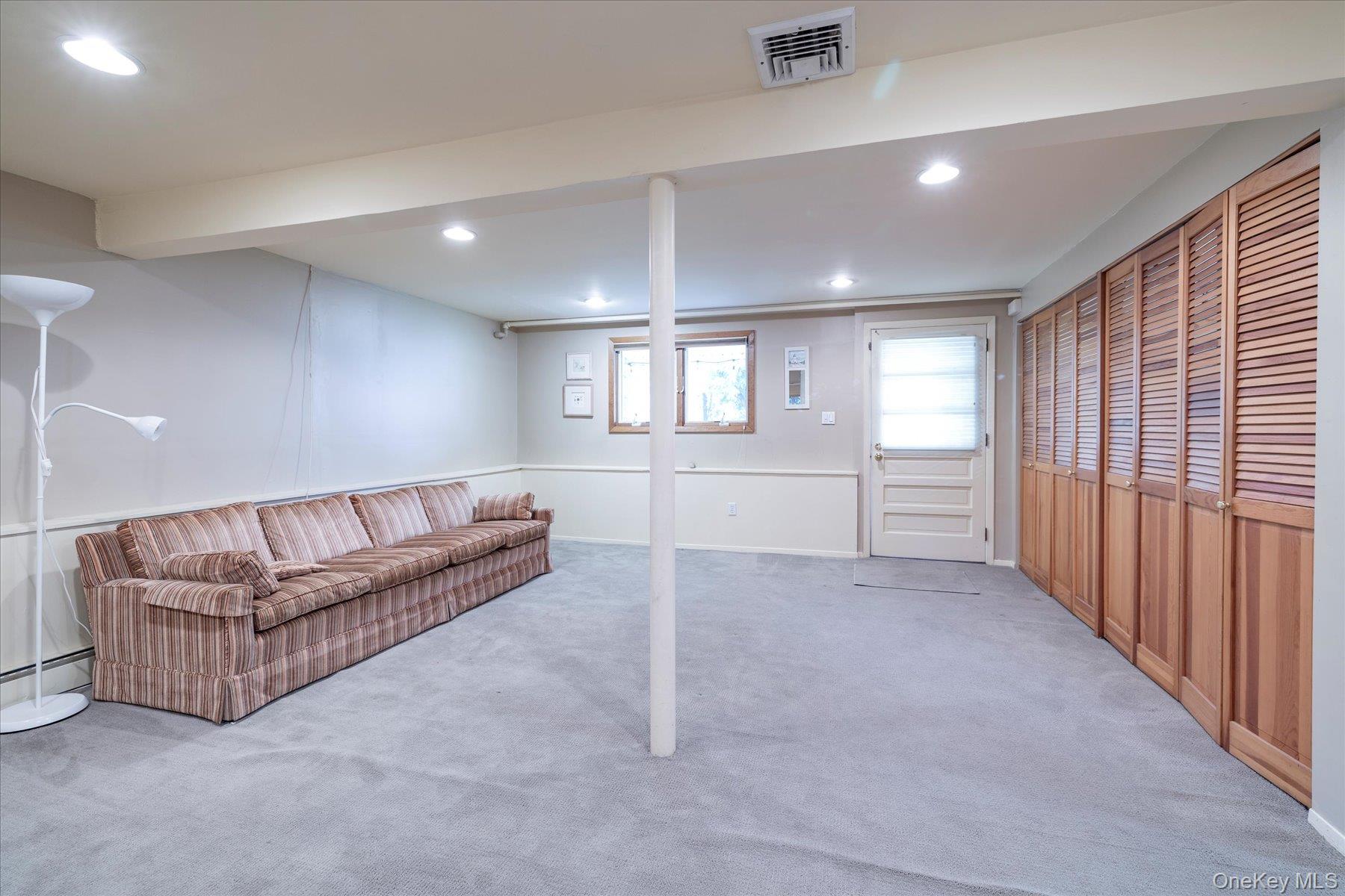 33 Starks Place, Lynbrook, NY 11563