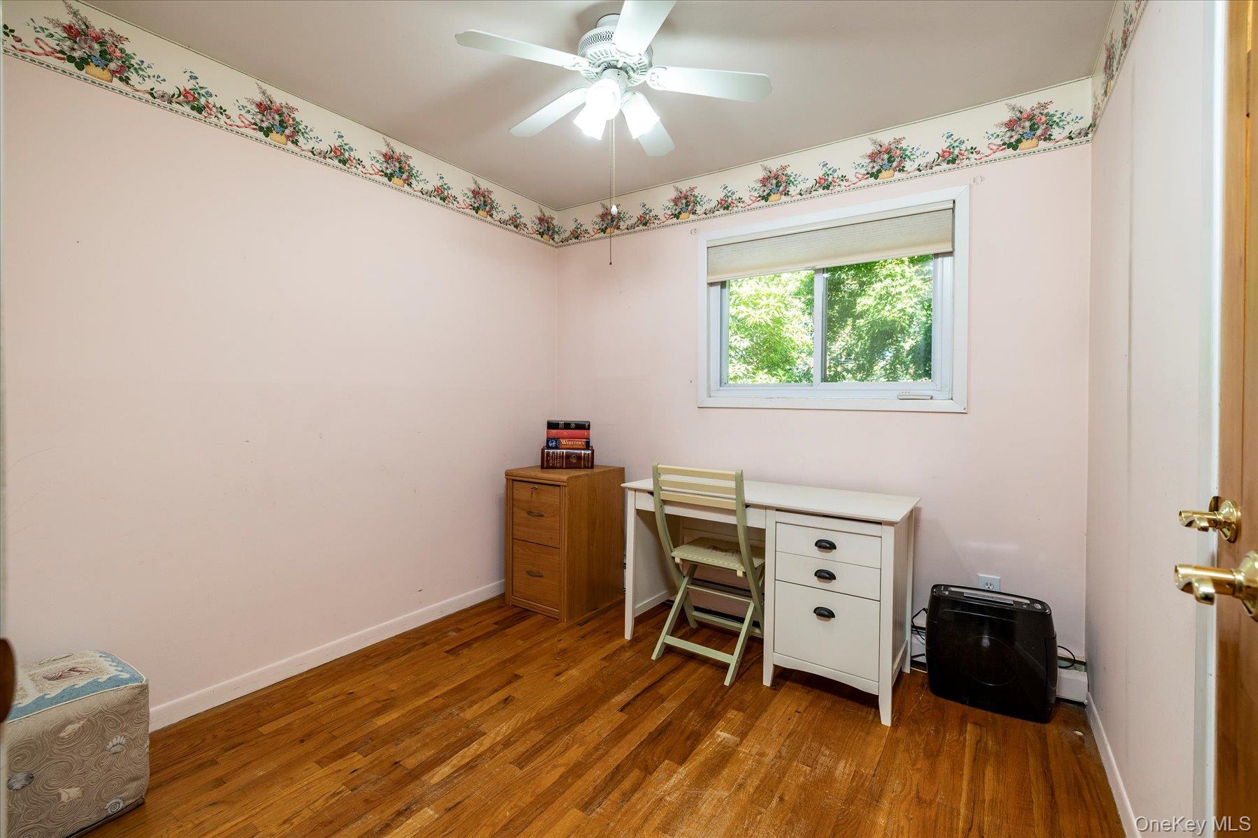 33 Starks Place, Lynbrook, NY 11563