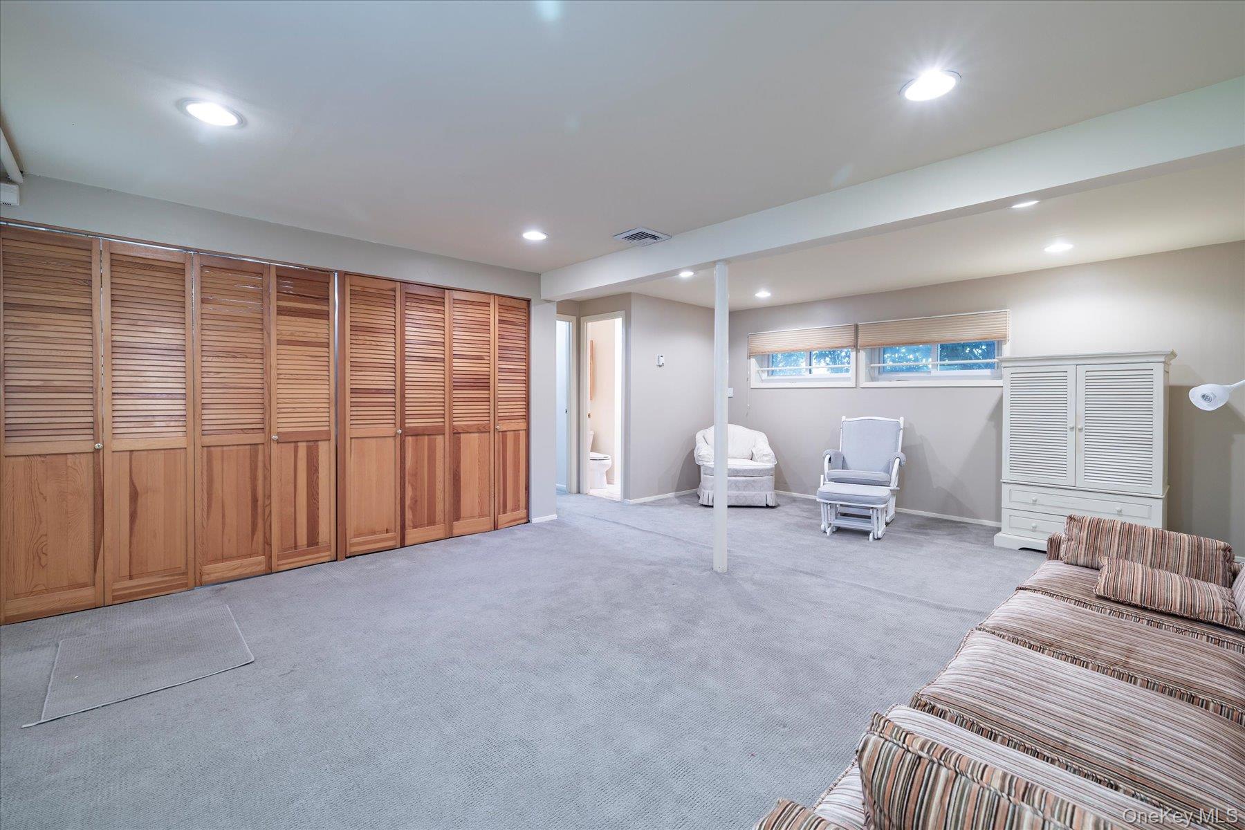 33 Starks Place, Lynbrook, NY 11563