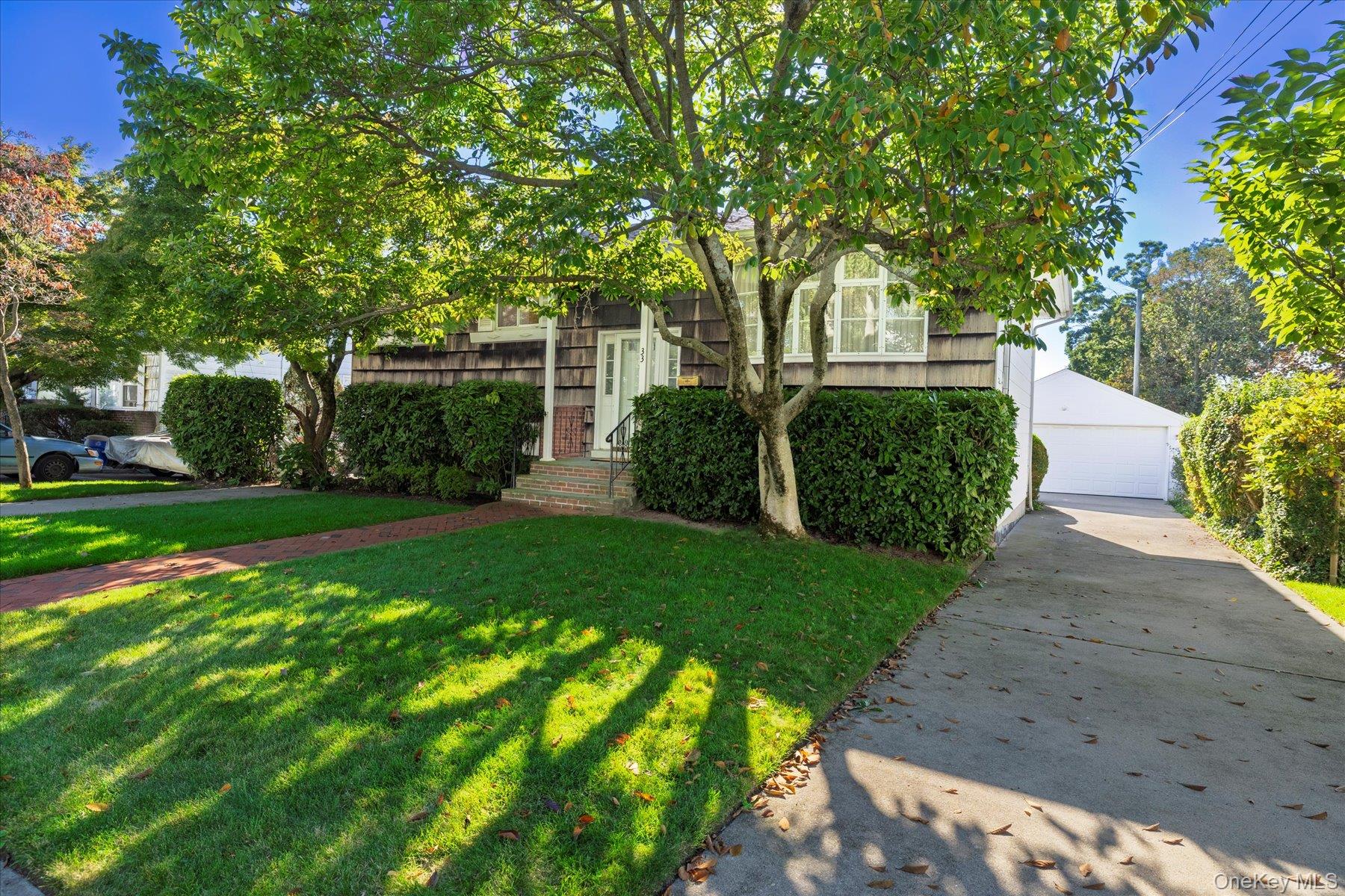 33 Starks Place, Lynbrook, NY 11563