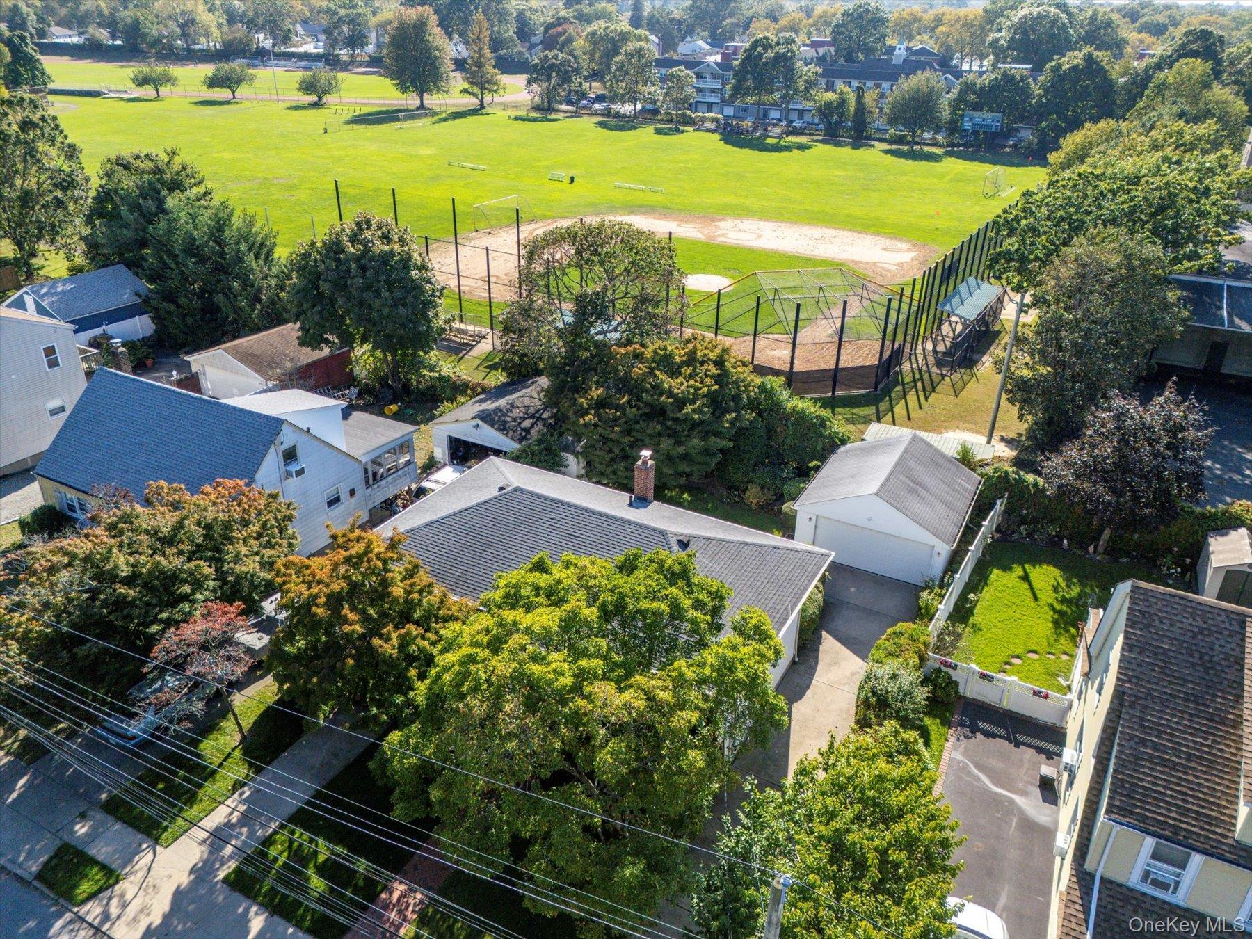 33 Starks Place, Lynbrook, NY 11563