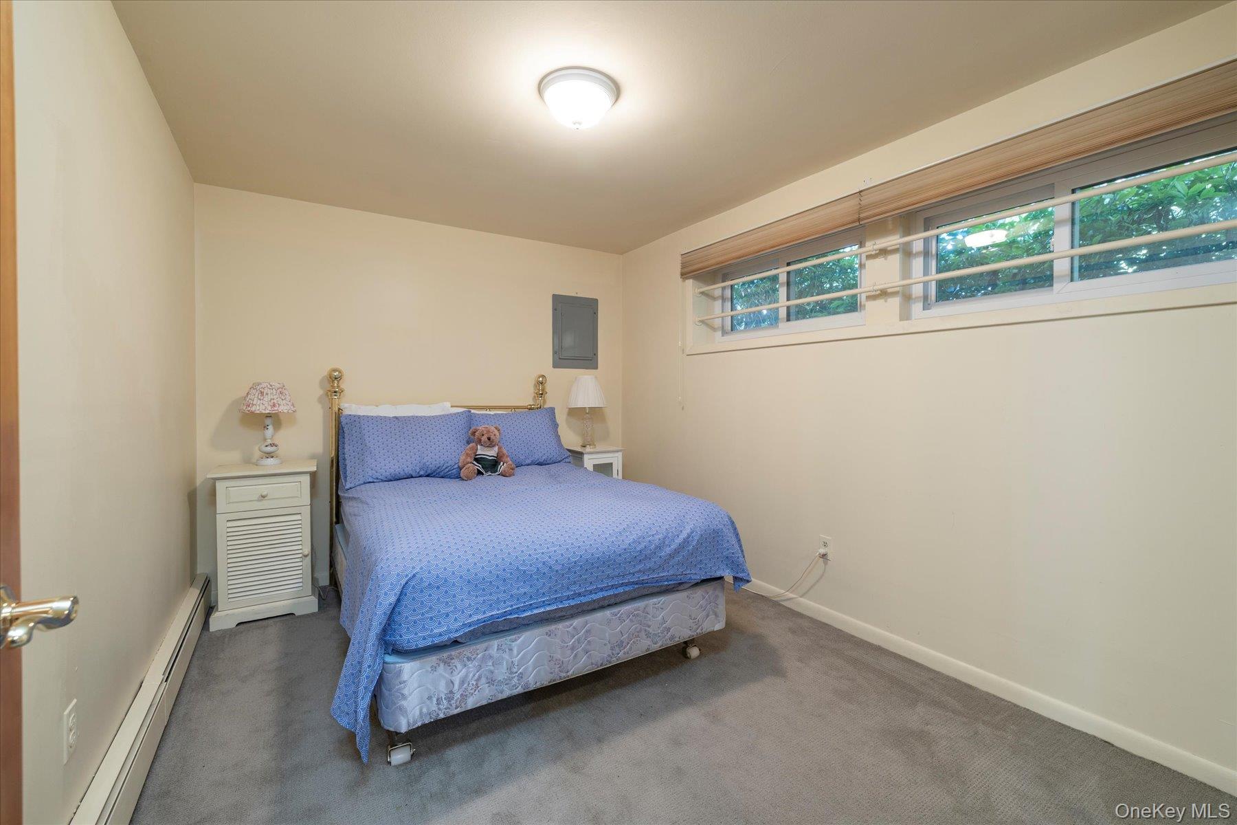 33 Starks Place, Lynbrook, NY 11563