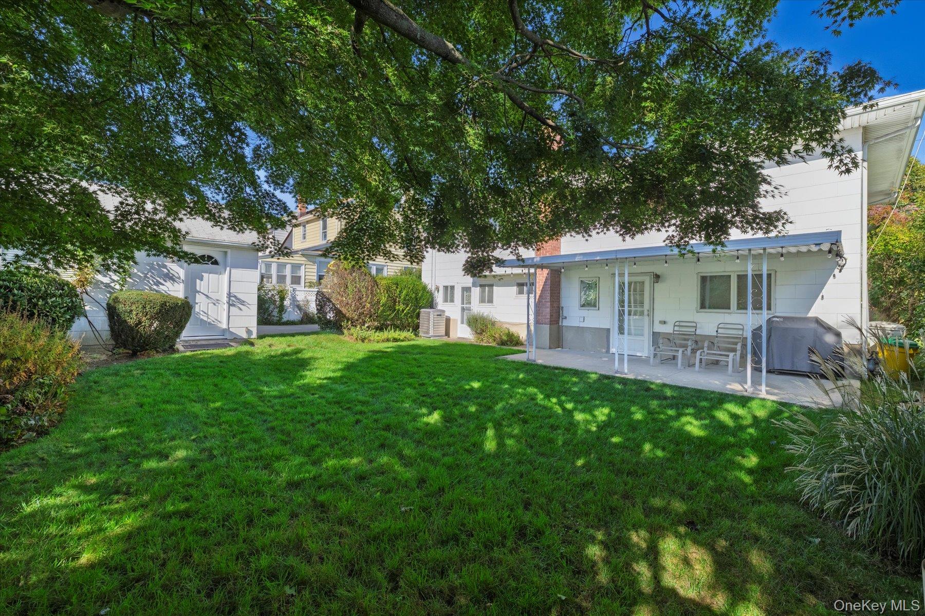 33 Starks Place, Lynbrook, NY 11563