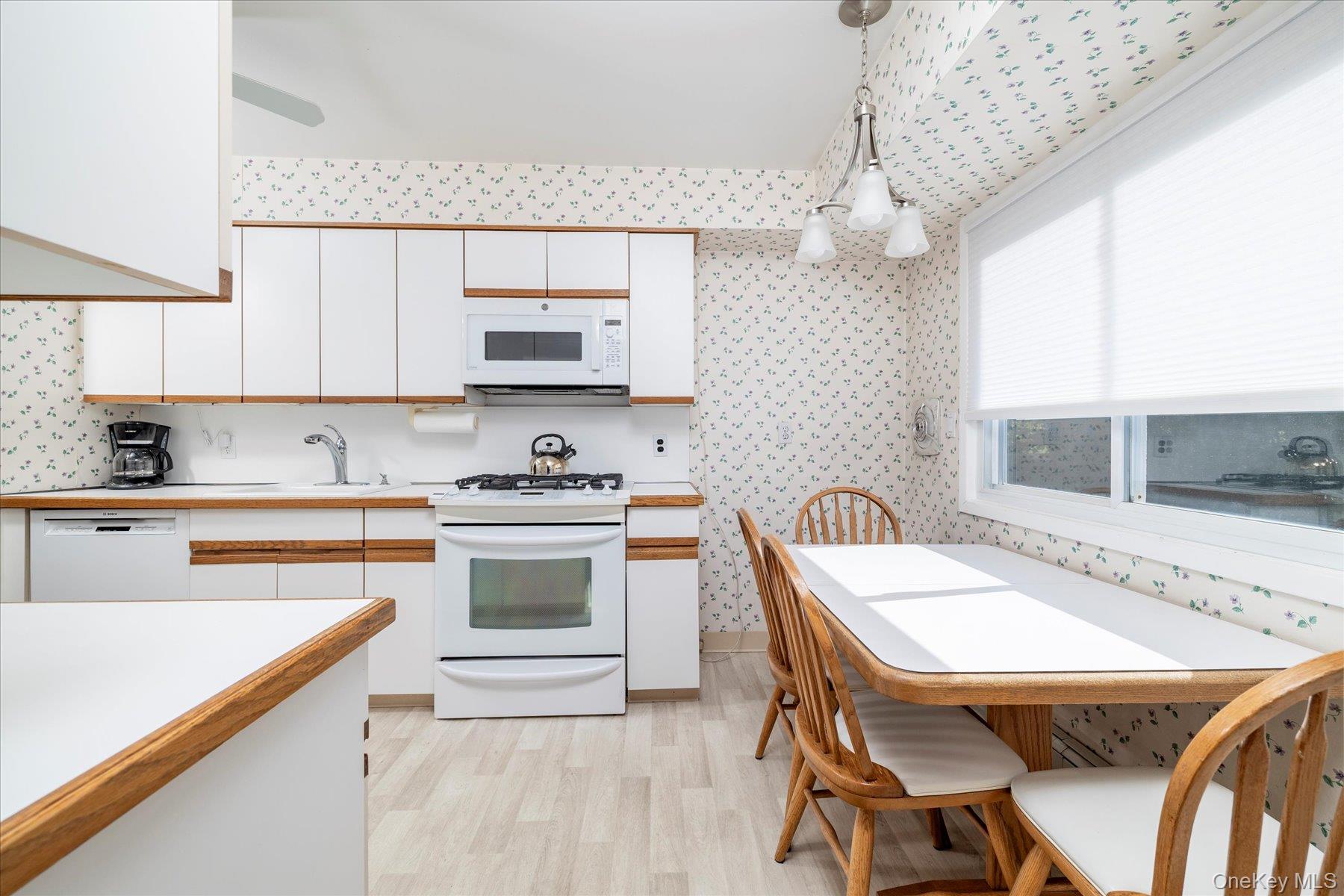 33 Starks Place, Lynbrook, NY 11563