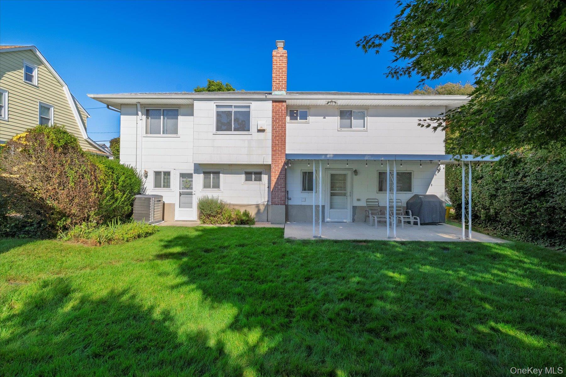 33 Starks Place, Lynbrook, NY 11563