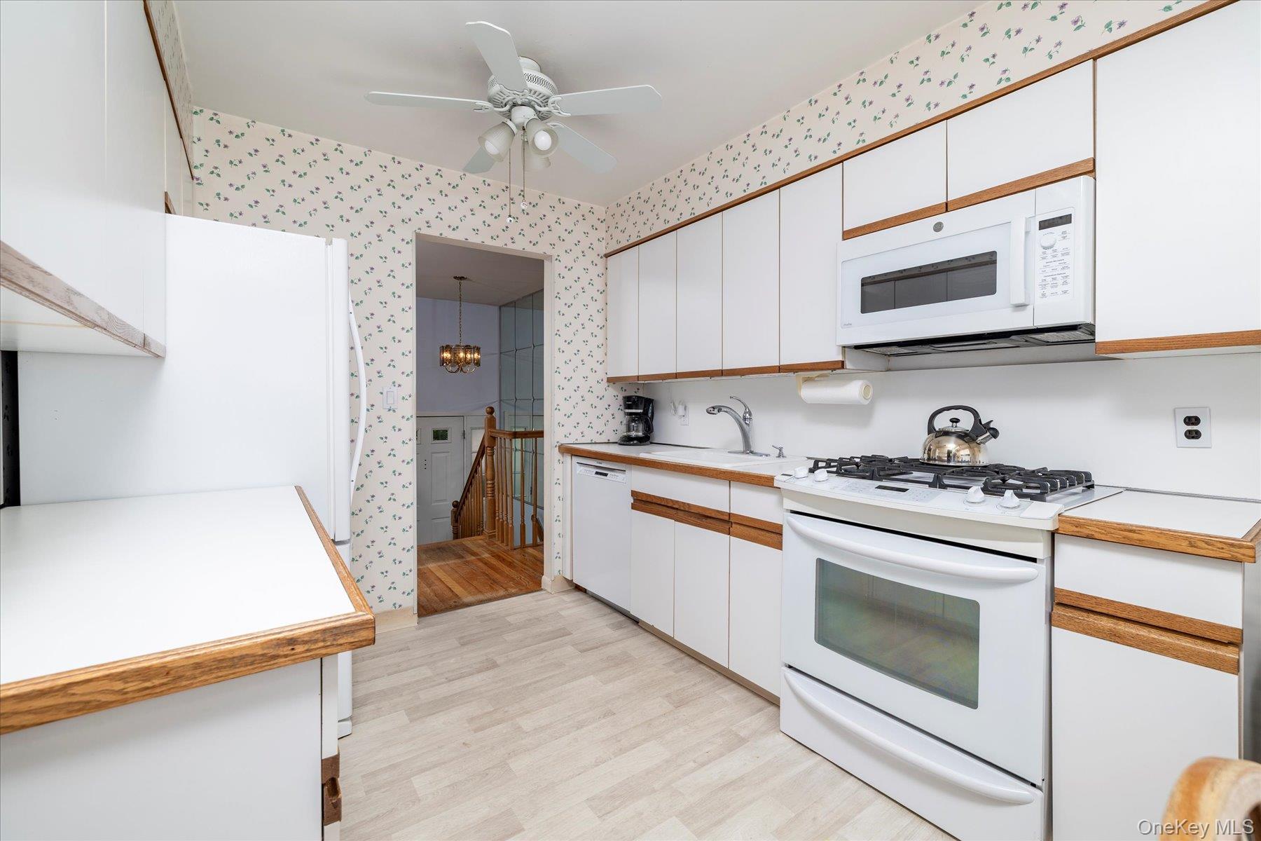 33 Starks Place, Lynbrook, NY 11563