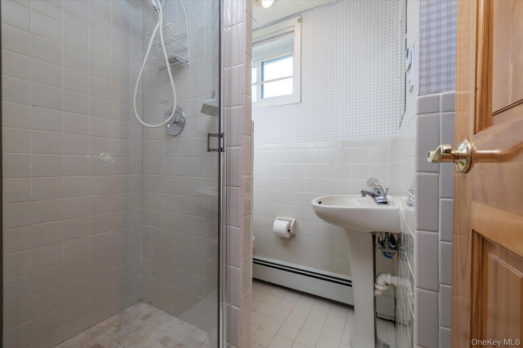 33 Starks Place, Lynbrook, NY 11563