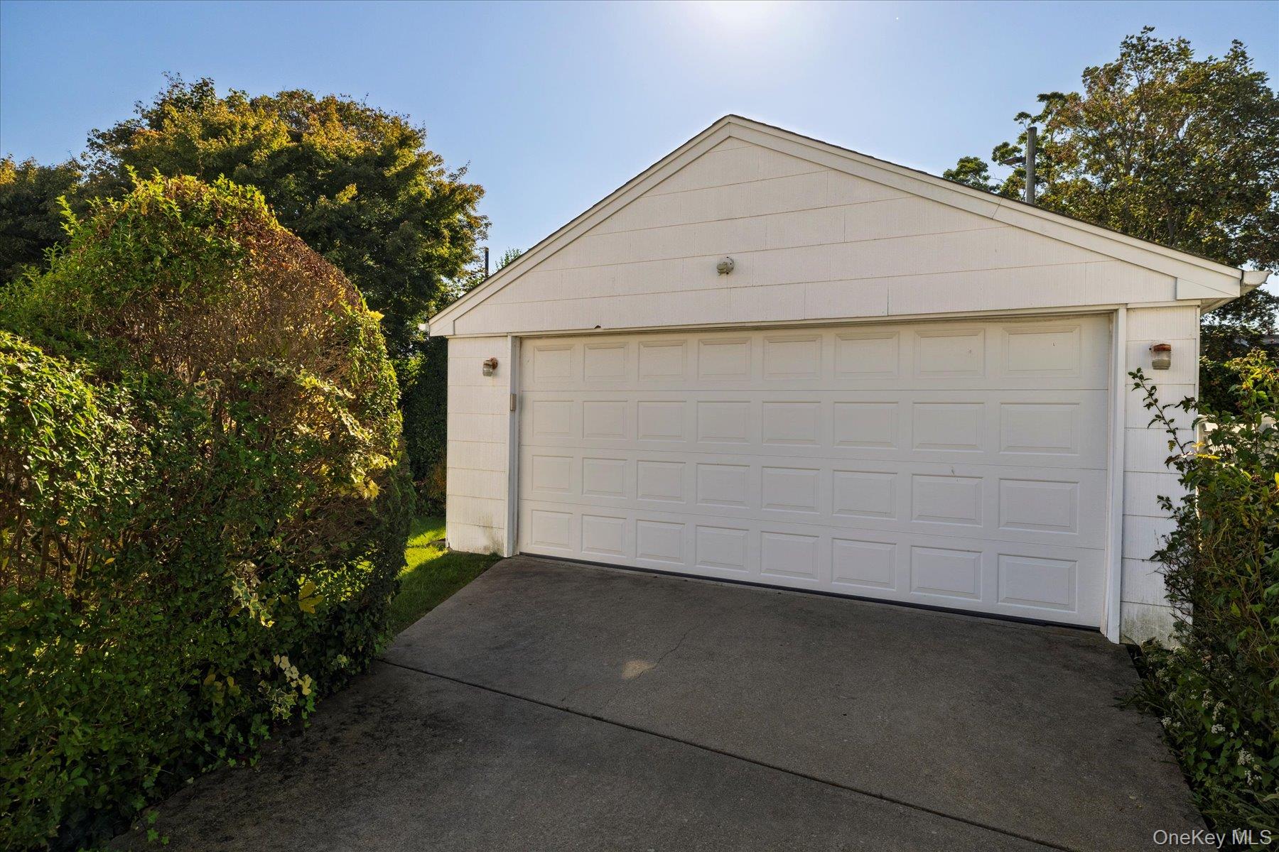 33 Starks Place, Lynbrook, NY 11563