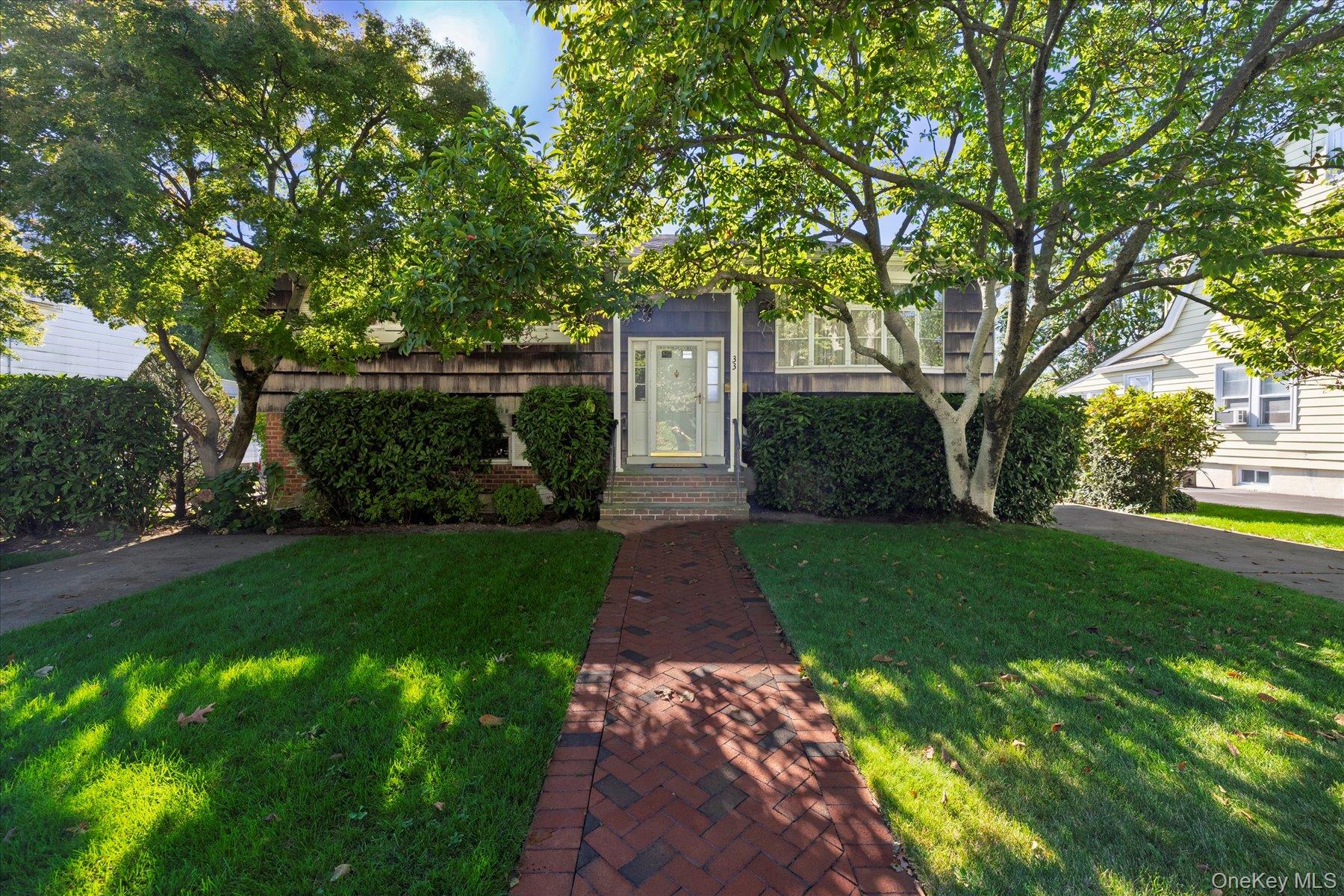 33 Starks Place, Lynbrook, NY 11563
