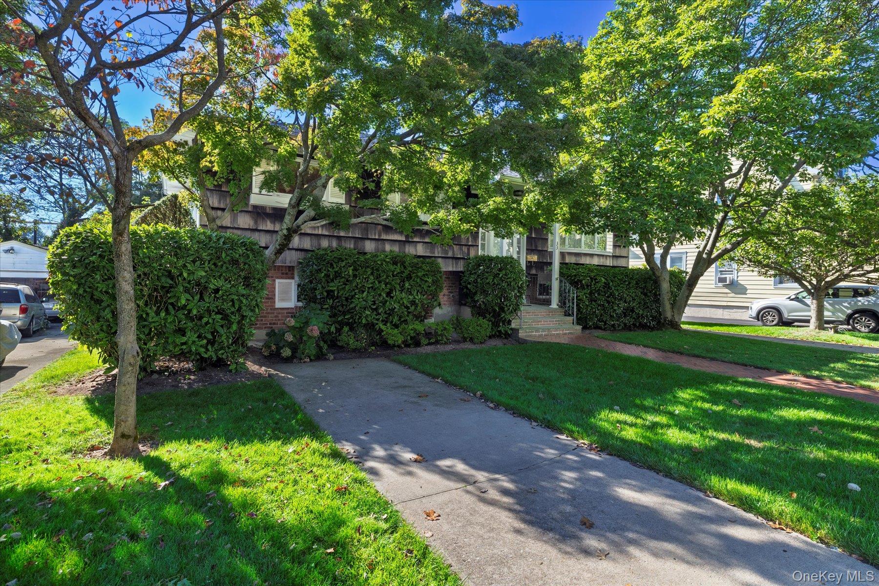 33 Starks Place, Lynbrook, NY 11563