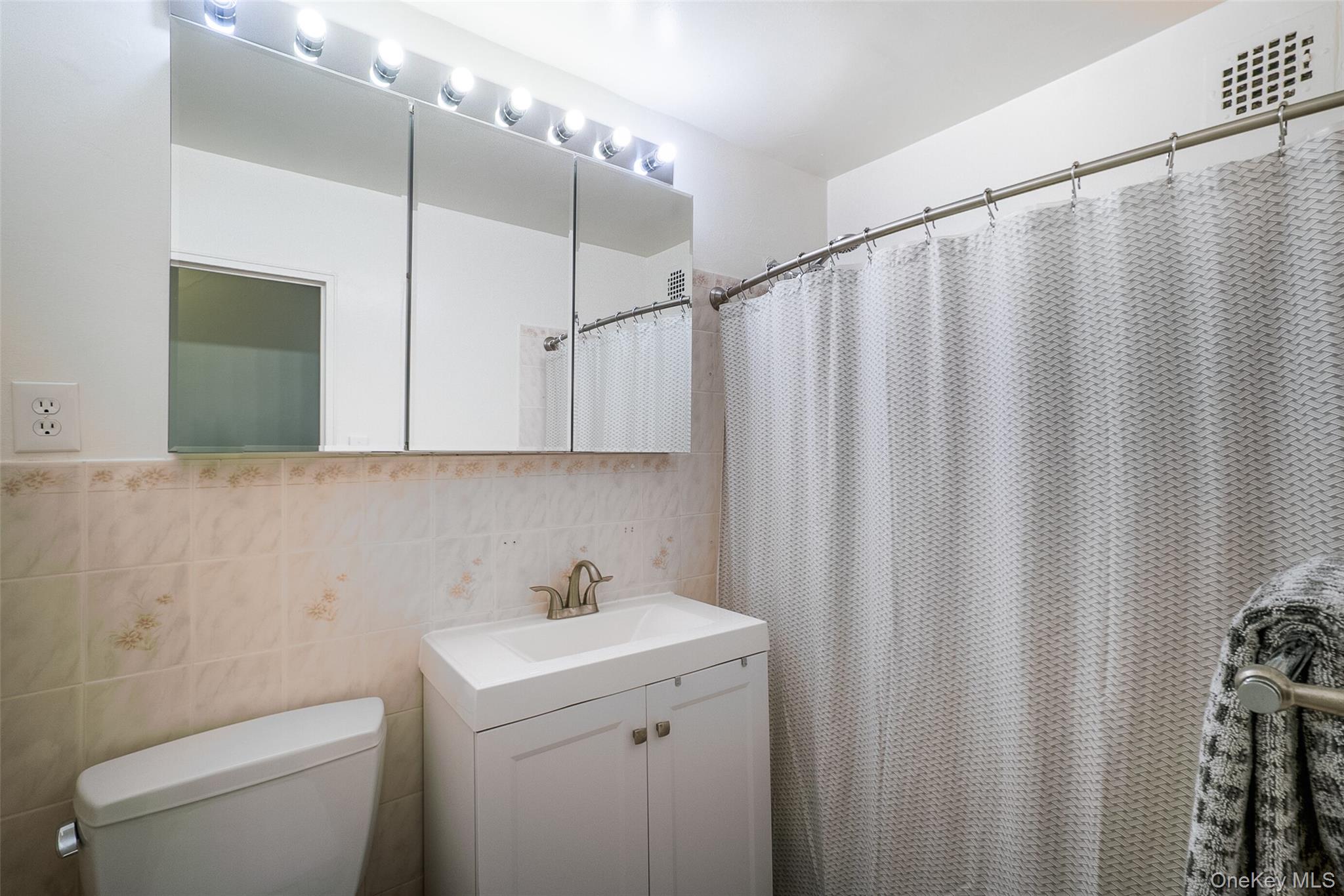 85-15 Main Street # J12, Briarwood, NY 11435