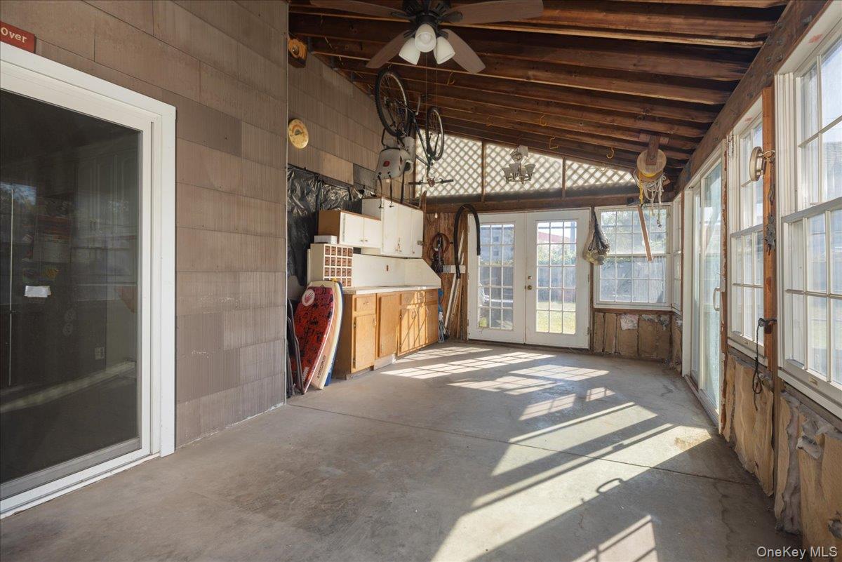 31 Parente Lane N, Island Park, NY 11558