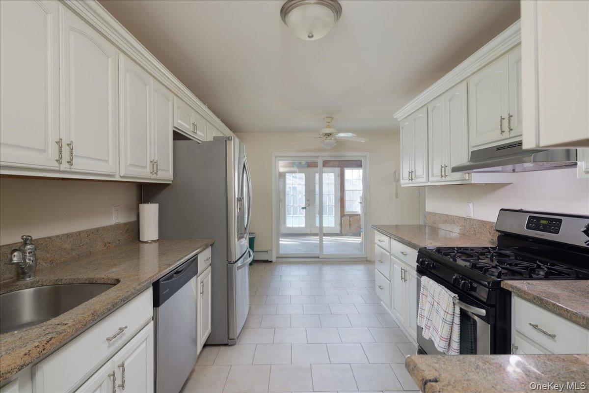 31 Parente Lane N, Island Park, NY 11558