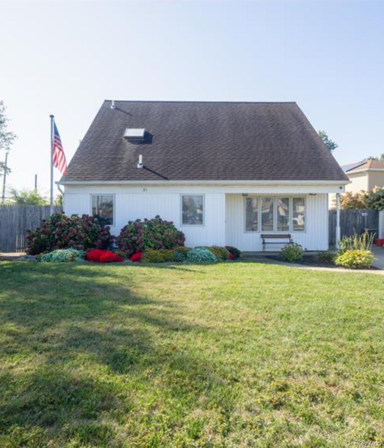 31 Parente Lane N, Island Park, NY 11558