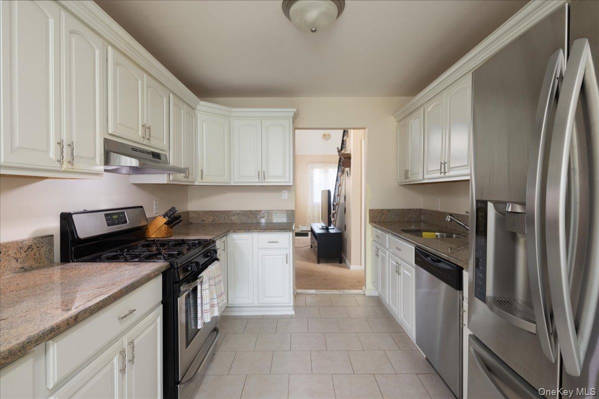 31 Parente Lane N, Island Park, NY 11558