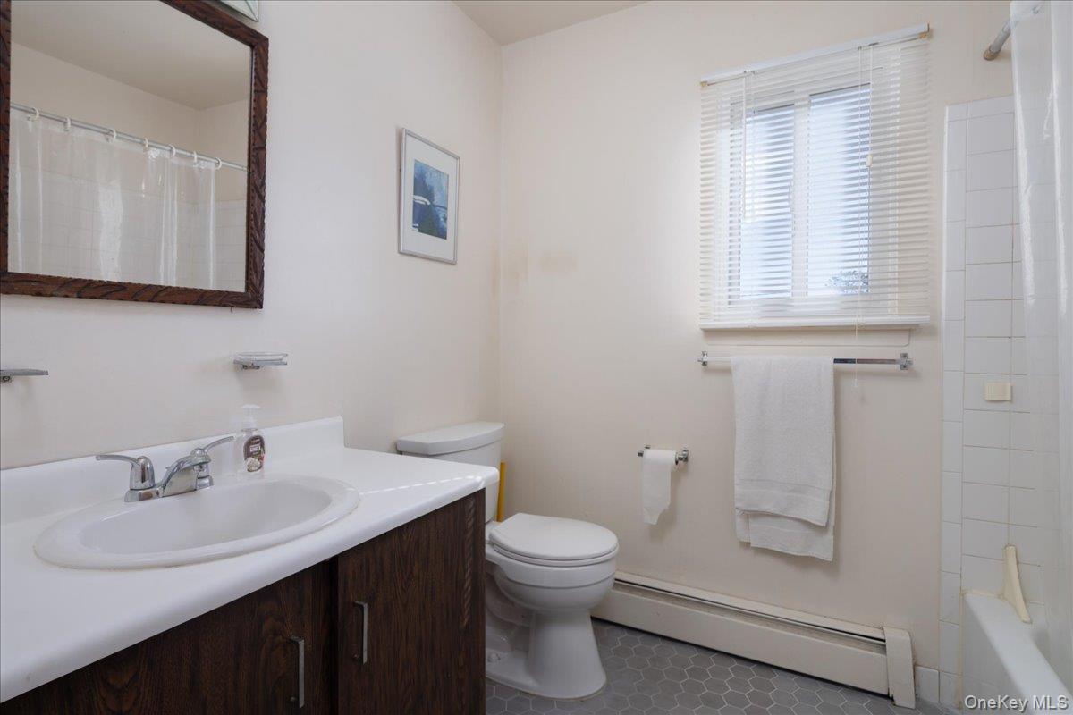 31 Parente Lane N, Island Park, NY 11558