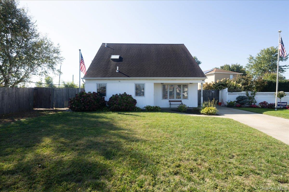 31 Parente Lane N, Island Park, NY 11558