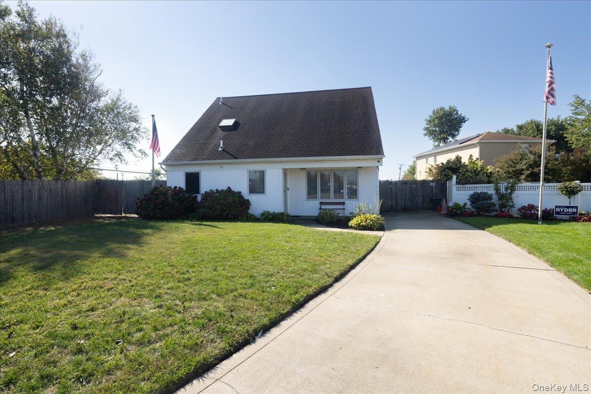 31 Parente Lane N, Island Park, NY 11558