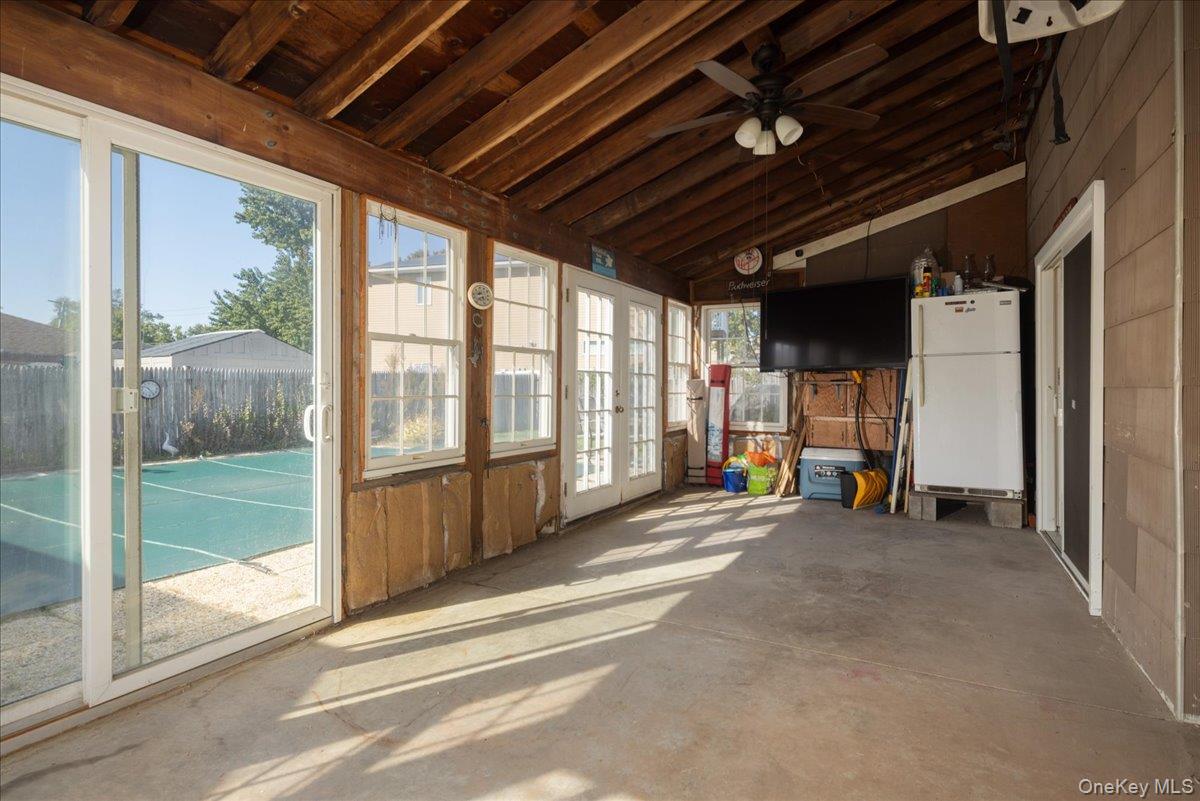 31 Parente Lane N, Island Park, NY 11558