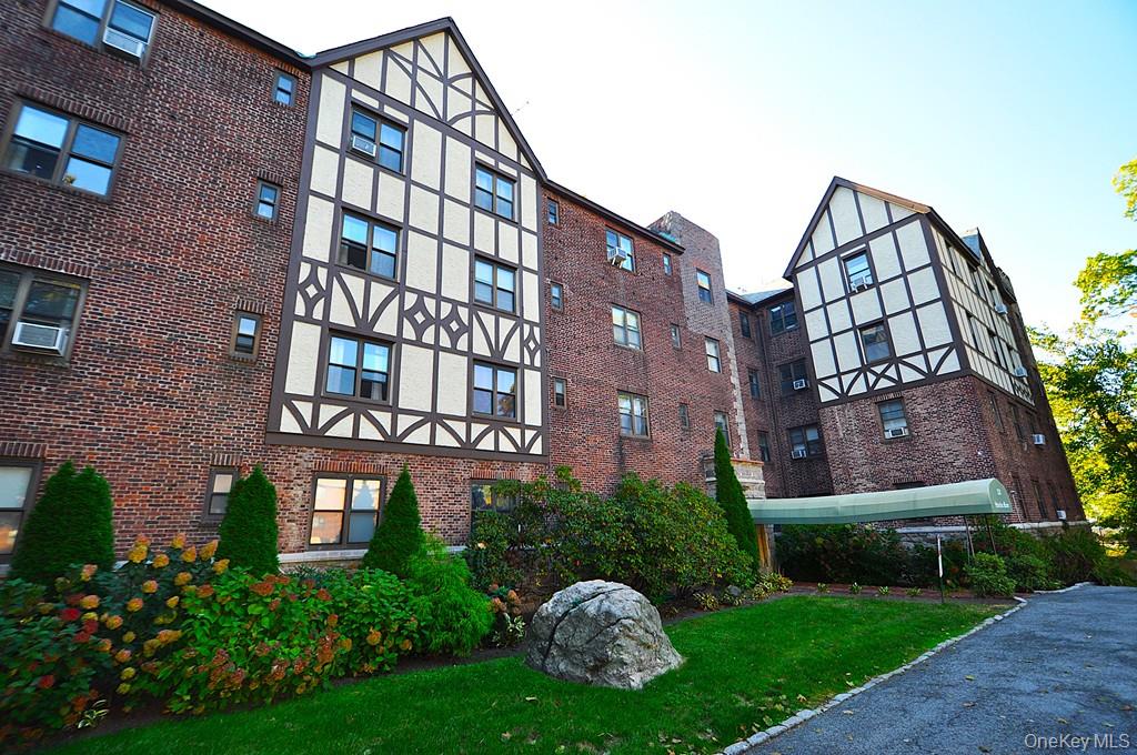 120 Stonelea Place # 3M, New Rochelle, NY 10801