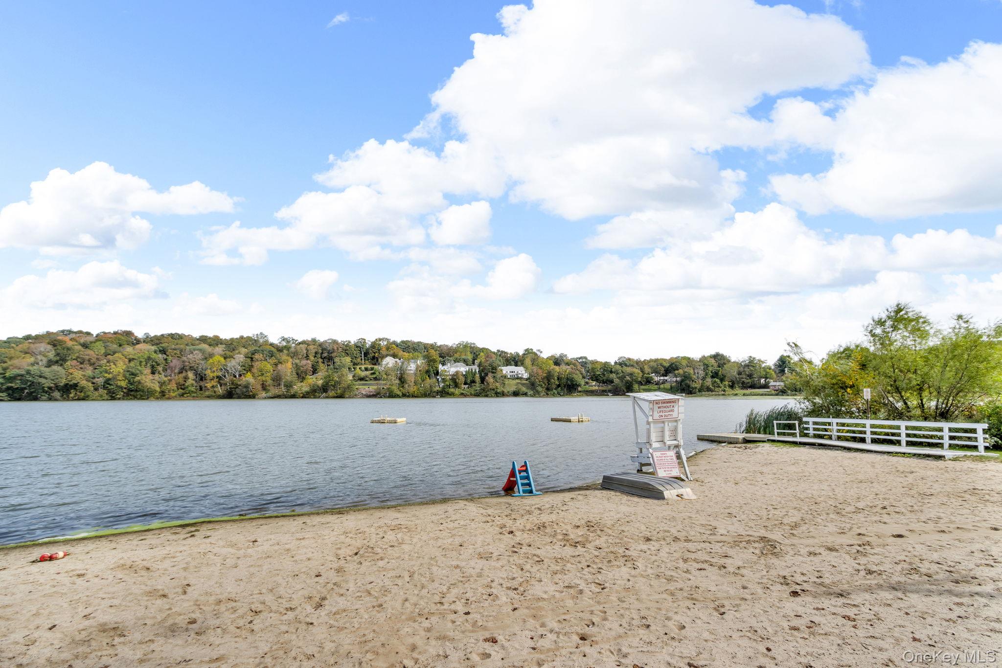 35 Entrance Way, Mahopac, NY 10541