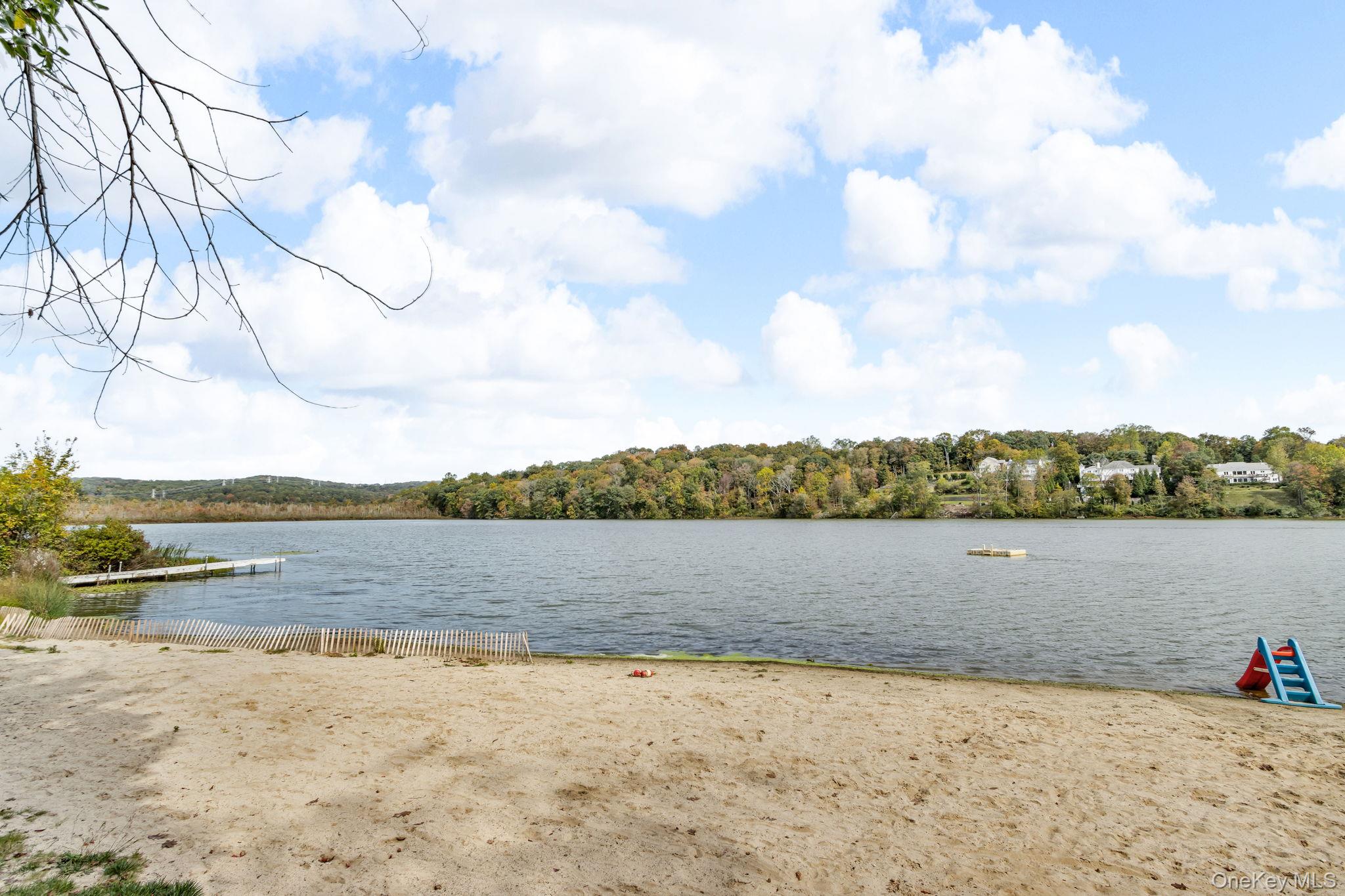 35 Entrance Way, Mahopac, NY 10541