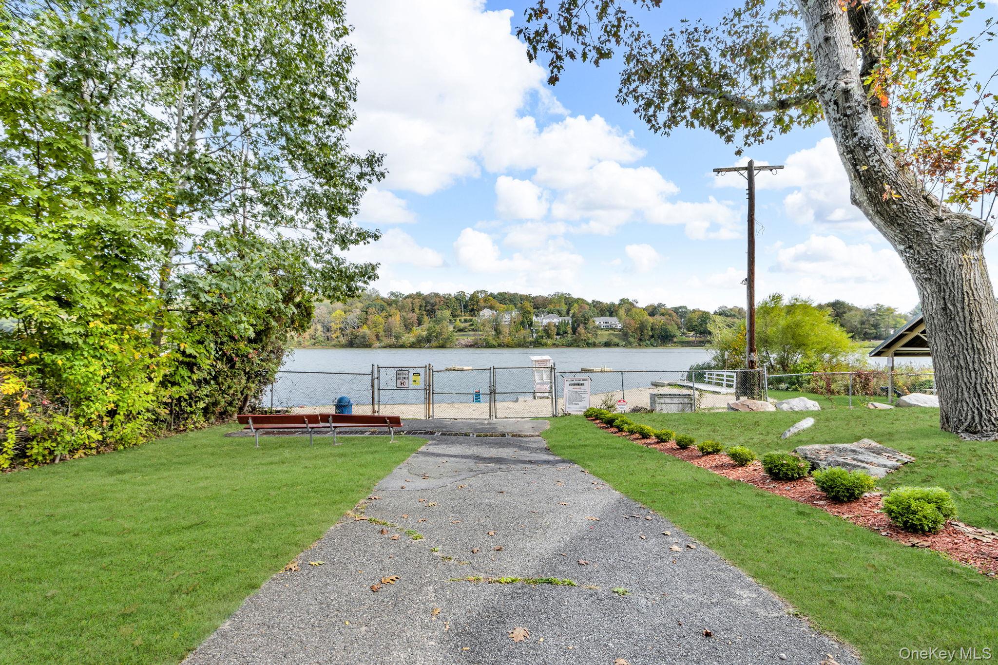 35 Entrance Way, Mahopac, NY 10541