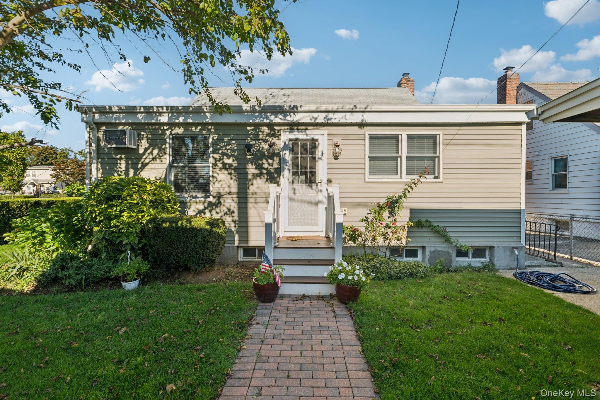 323 Barwick Boulevard, Mineola, NY 11501