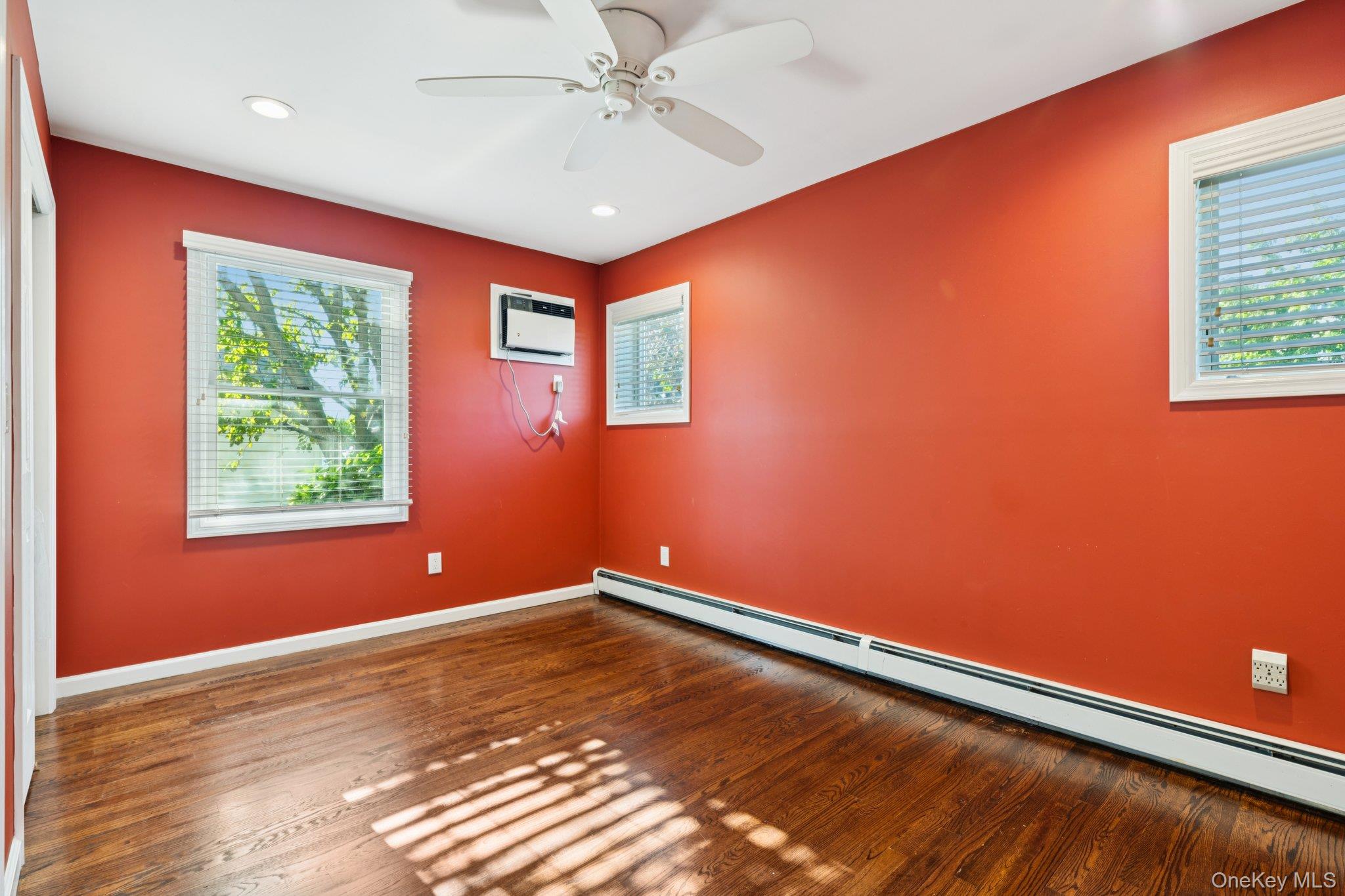 323 Barwick Boulevard, Mineola, NY 11501