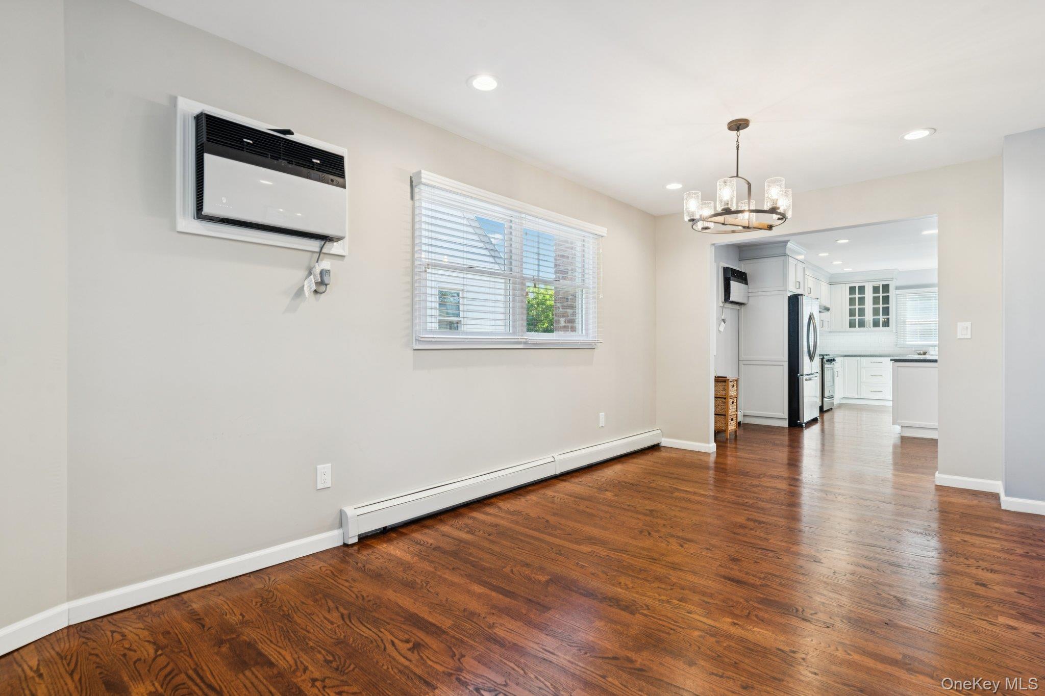 323 Barwick Boulevard, Mineola, NY 11501