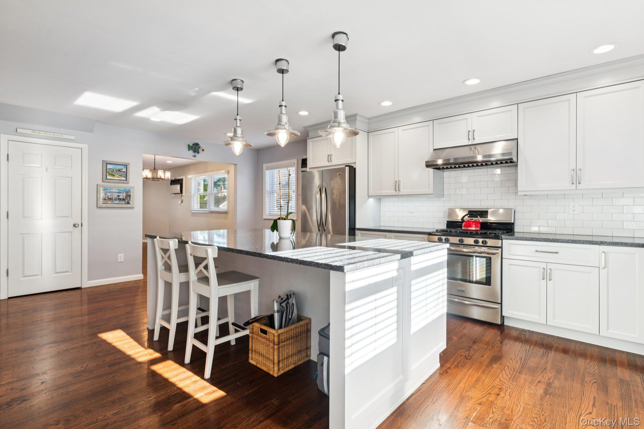 323 Barwick Boulevard, Mineola, NY 11501