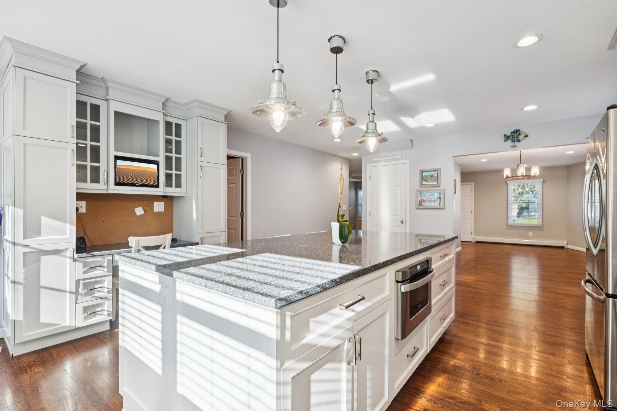 323 Barwick Boulevard, Mineola, NY 11501