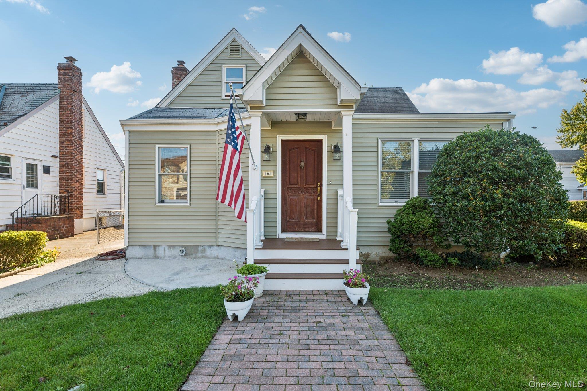 323 Barwick Boulevard, Mineola, NY 11501