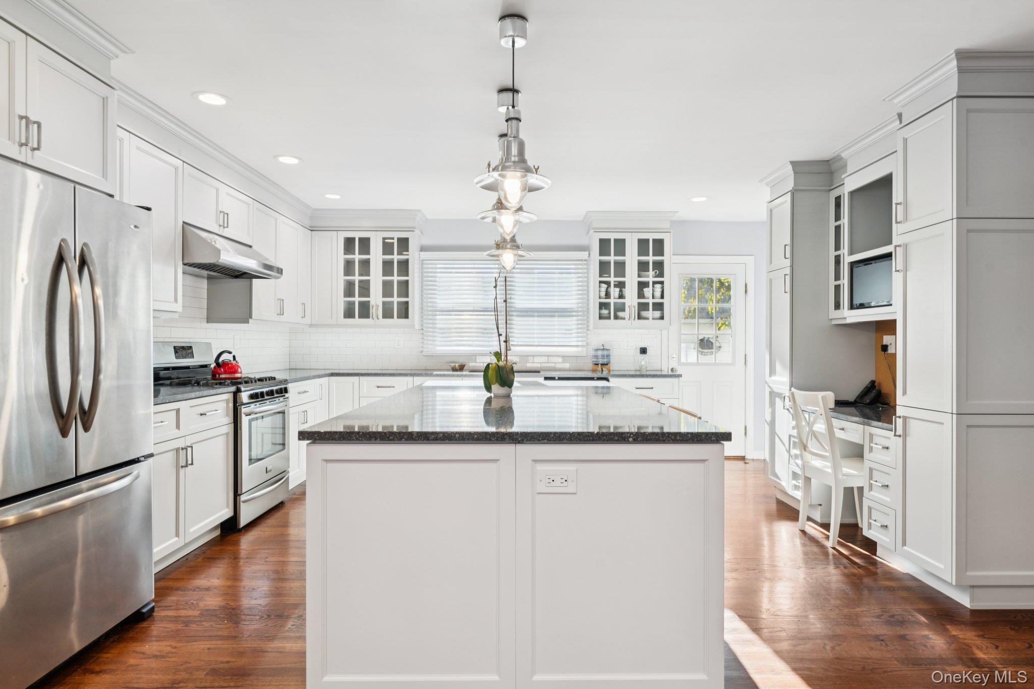 323 Barwick Boulevard, Mineola, NY 11501