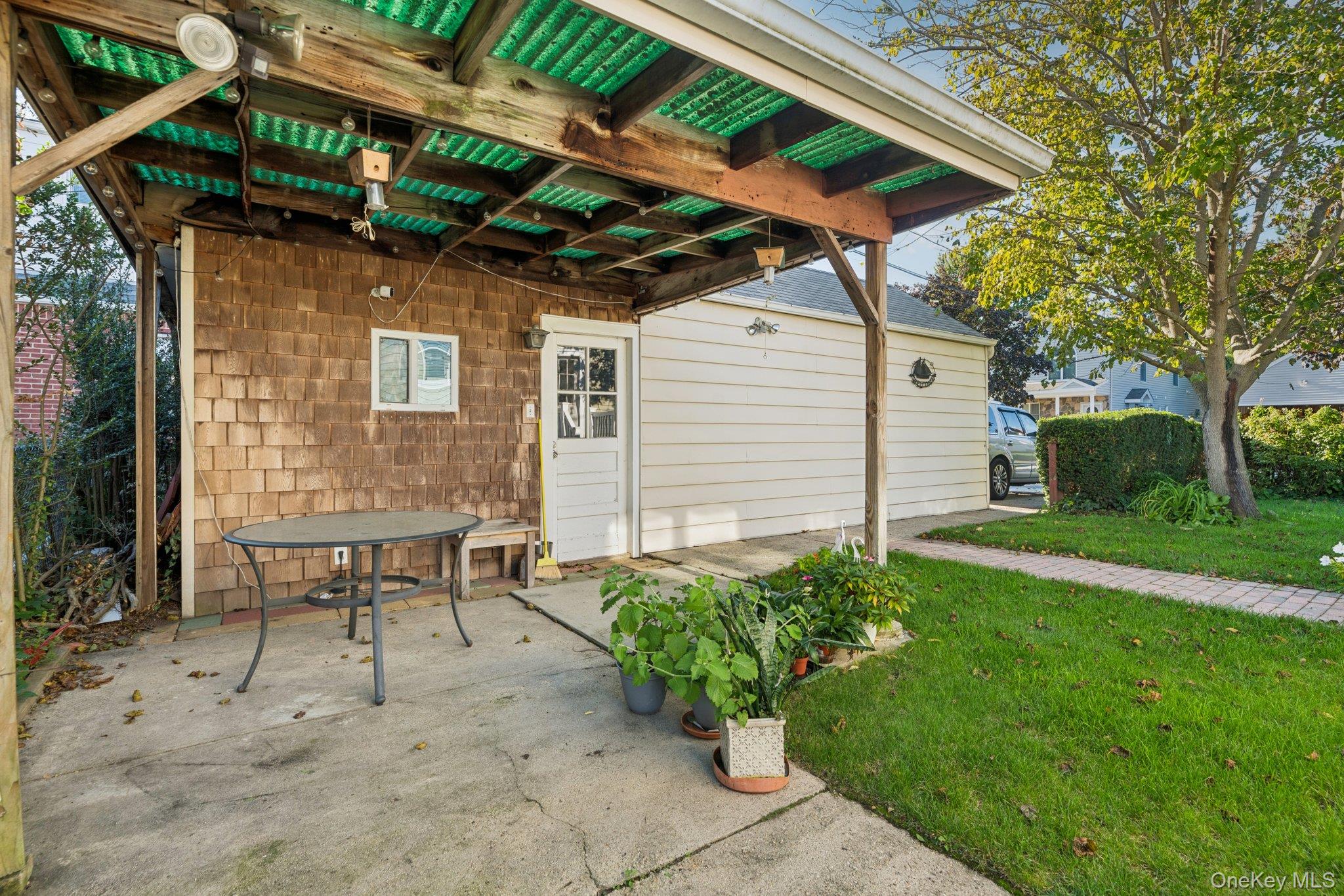 323 Barwick Boulevard, Mineola, NY 11501