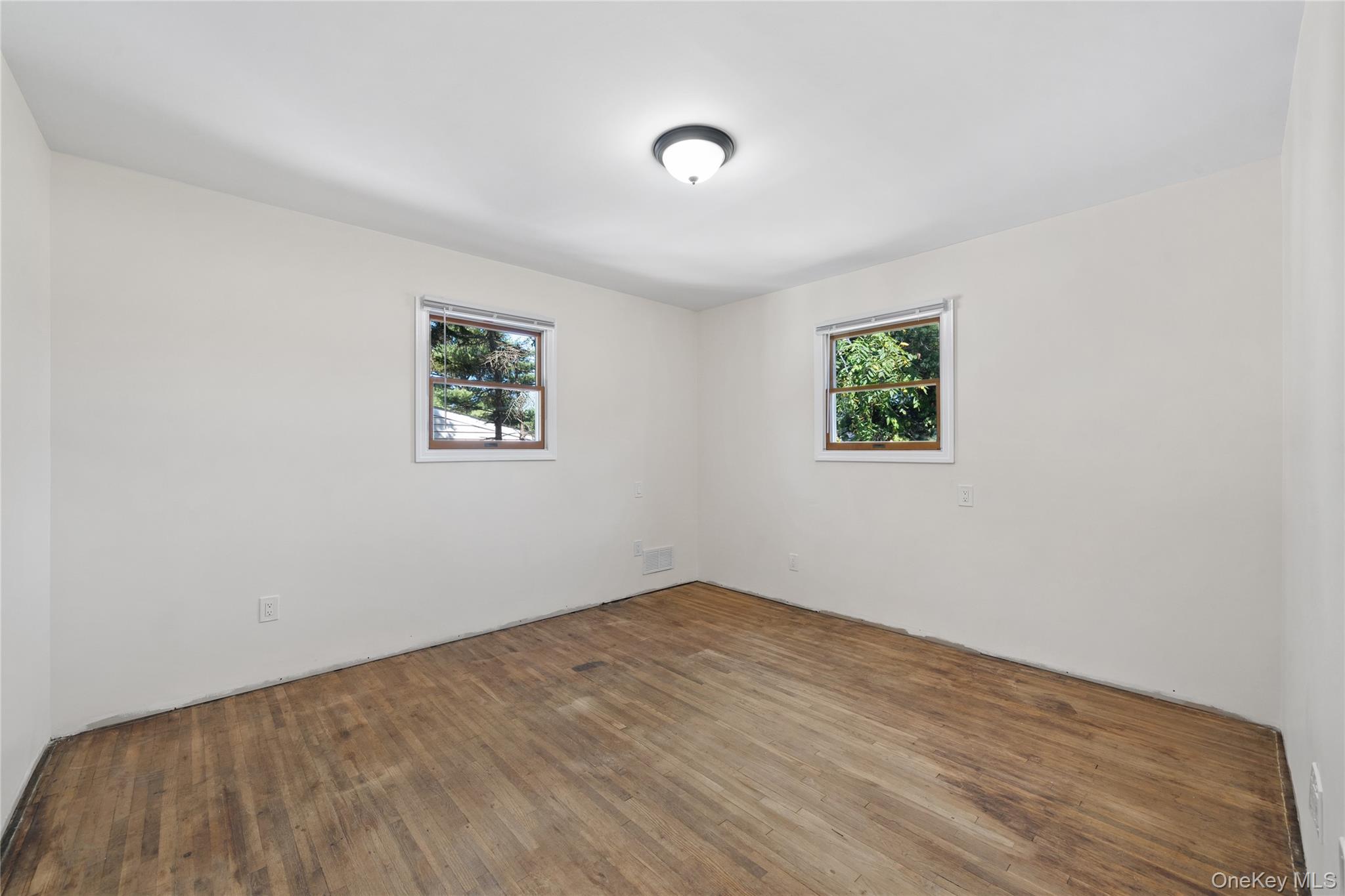 1029 N Niagara Avenue, Lindenhurst, NY 11757