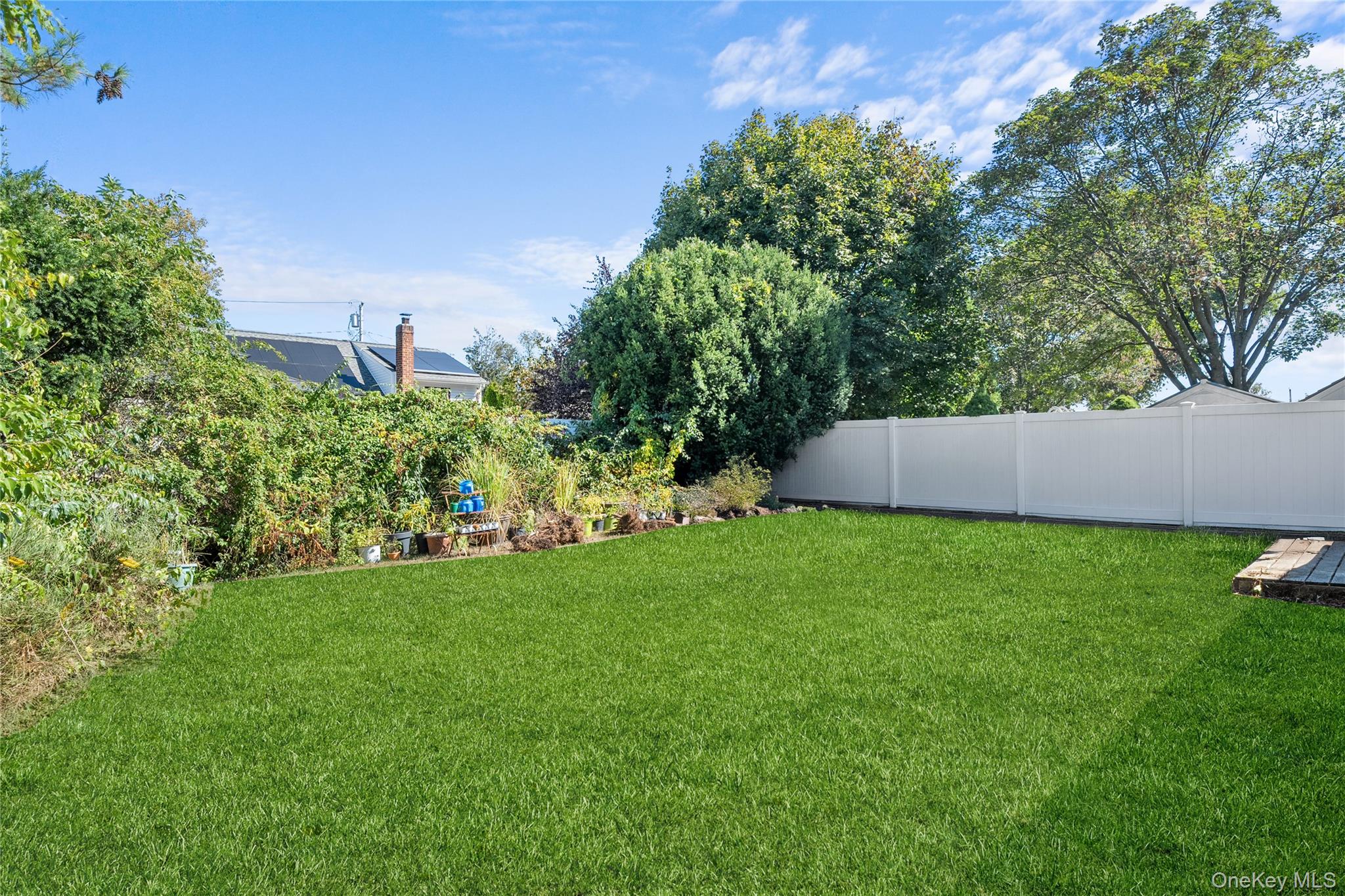 1029 N Niagara Avenue, Lindenhurst, NY 11757