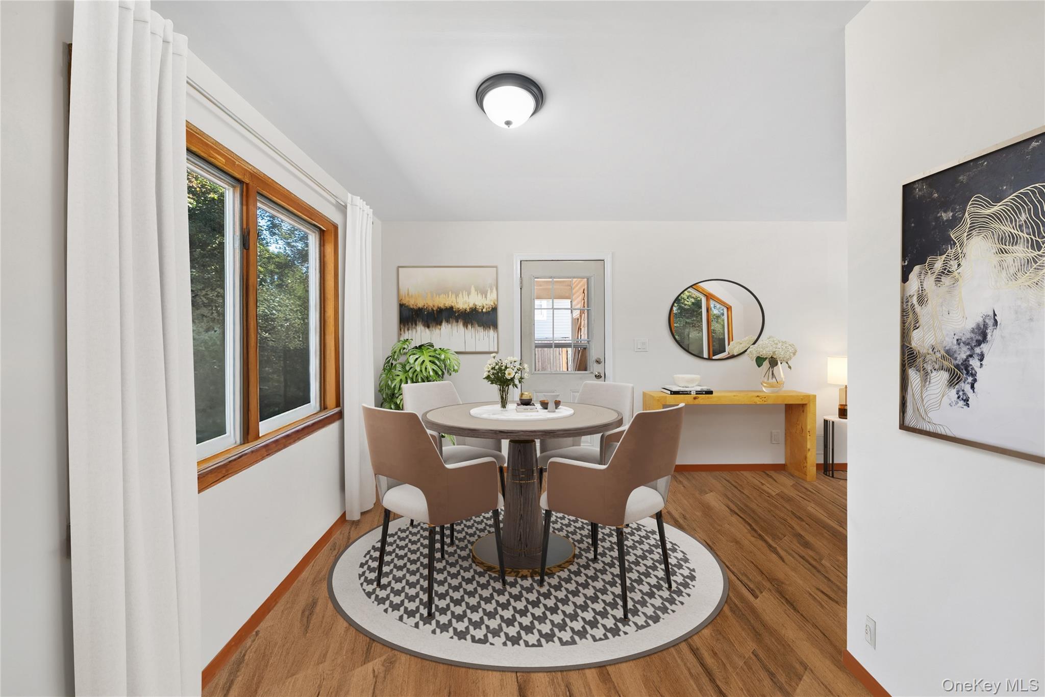 1029 N Niagara Avenue, Lindenhurst, NY 11757