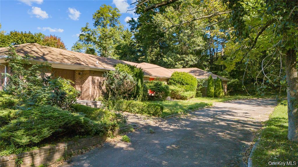 169 Middle Neck Road, Sands Point, NY 11050