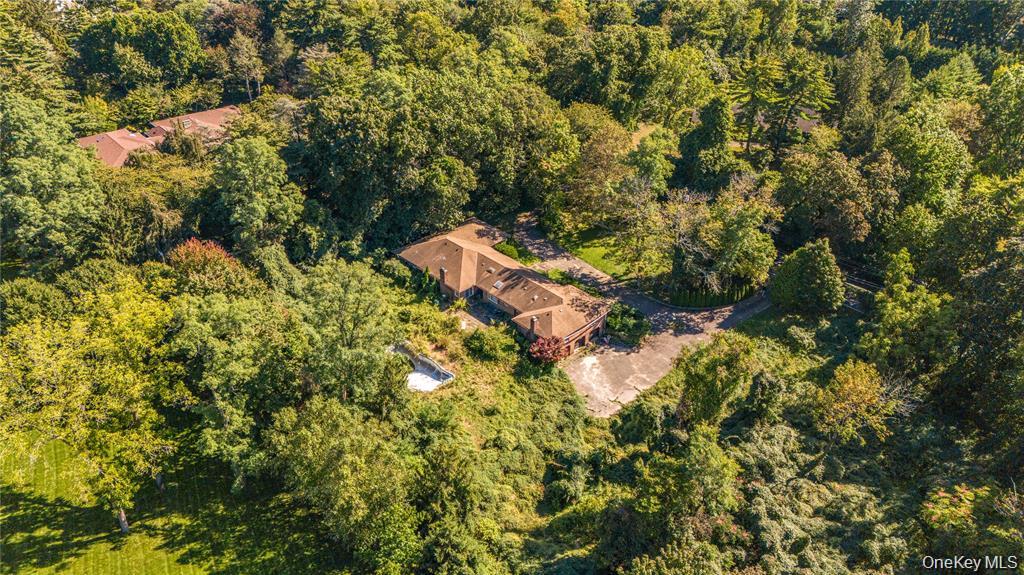 169 Middle Neck Road, Sands Point, NY 11050