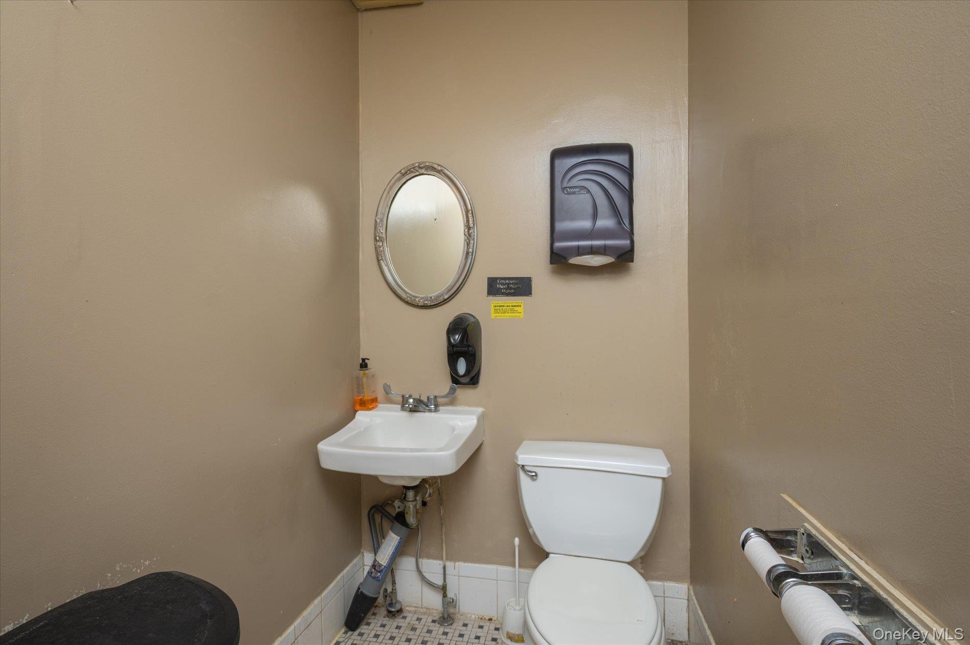 8-12 Railroad Avenue, Glen Head, NY 11545