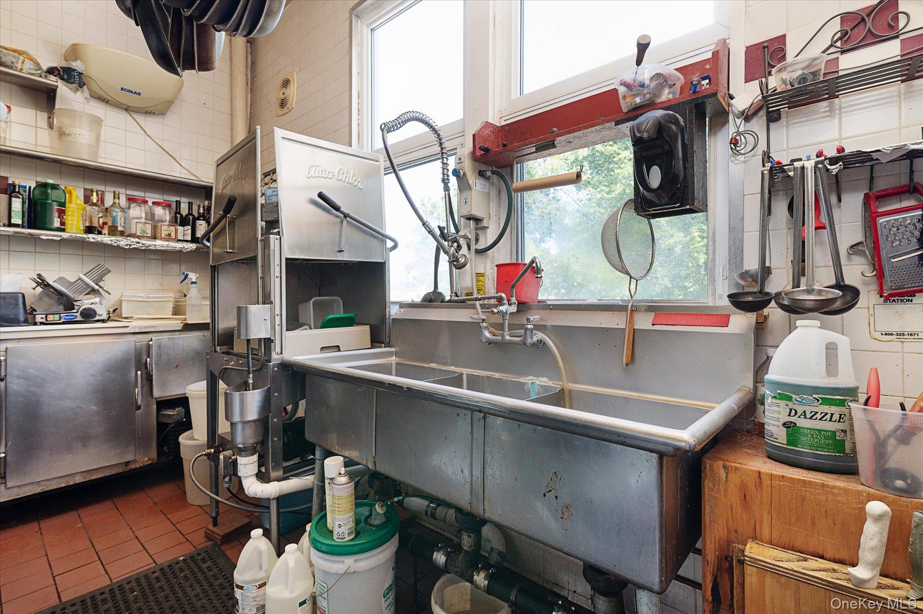 8-12 Railroad Avenue, Glen Head, NY 11545