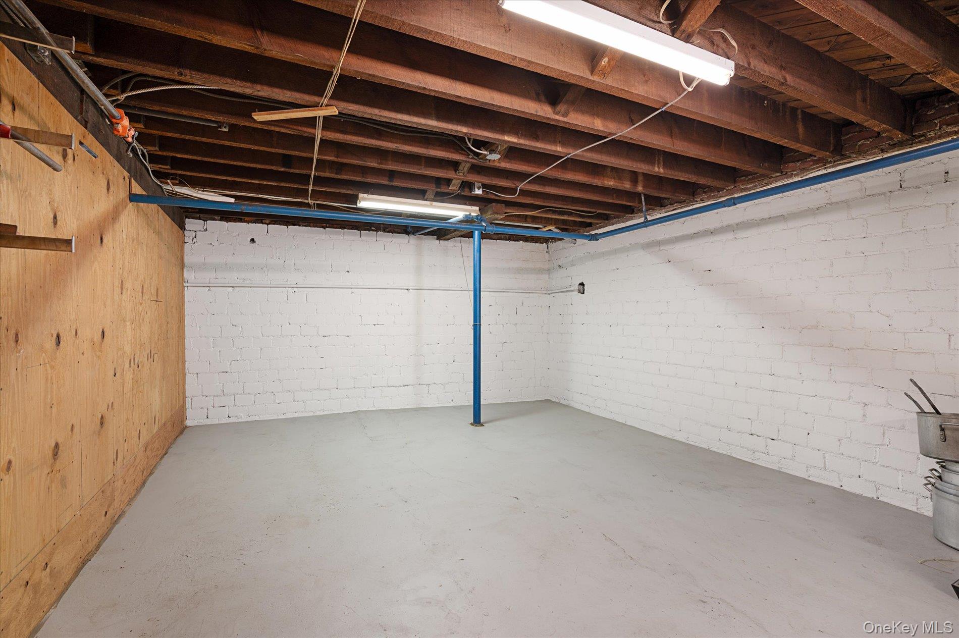 8-12 Railroad Avenue, Glen Head, NY 11545