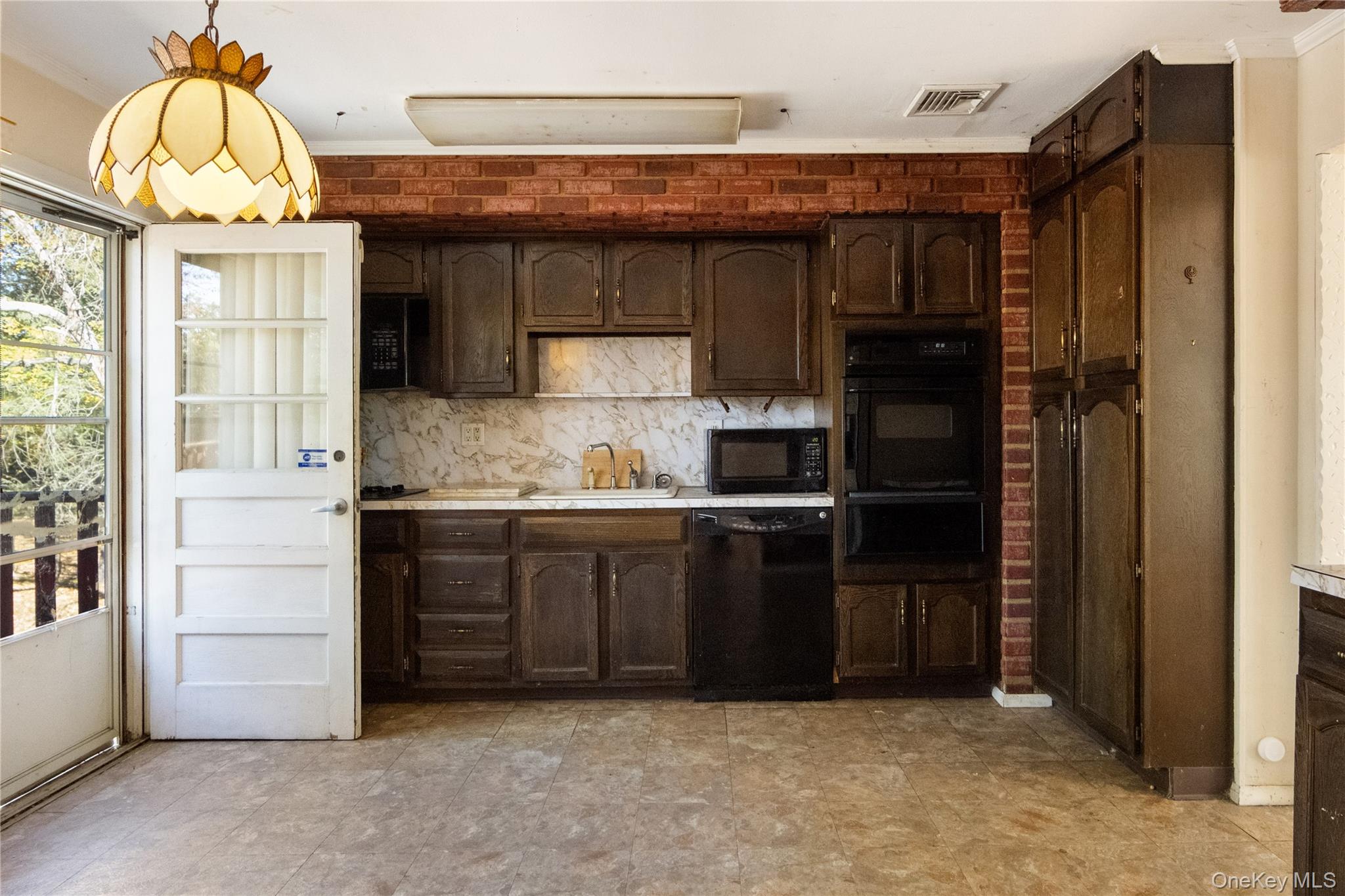 5 Catalpa Court, Bardonia, NY 10954